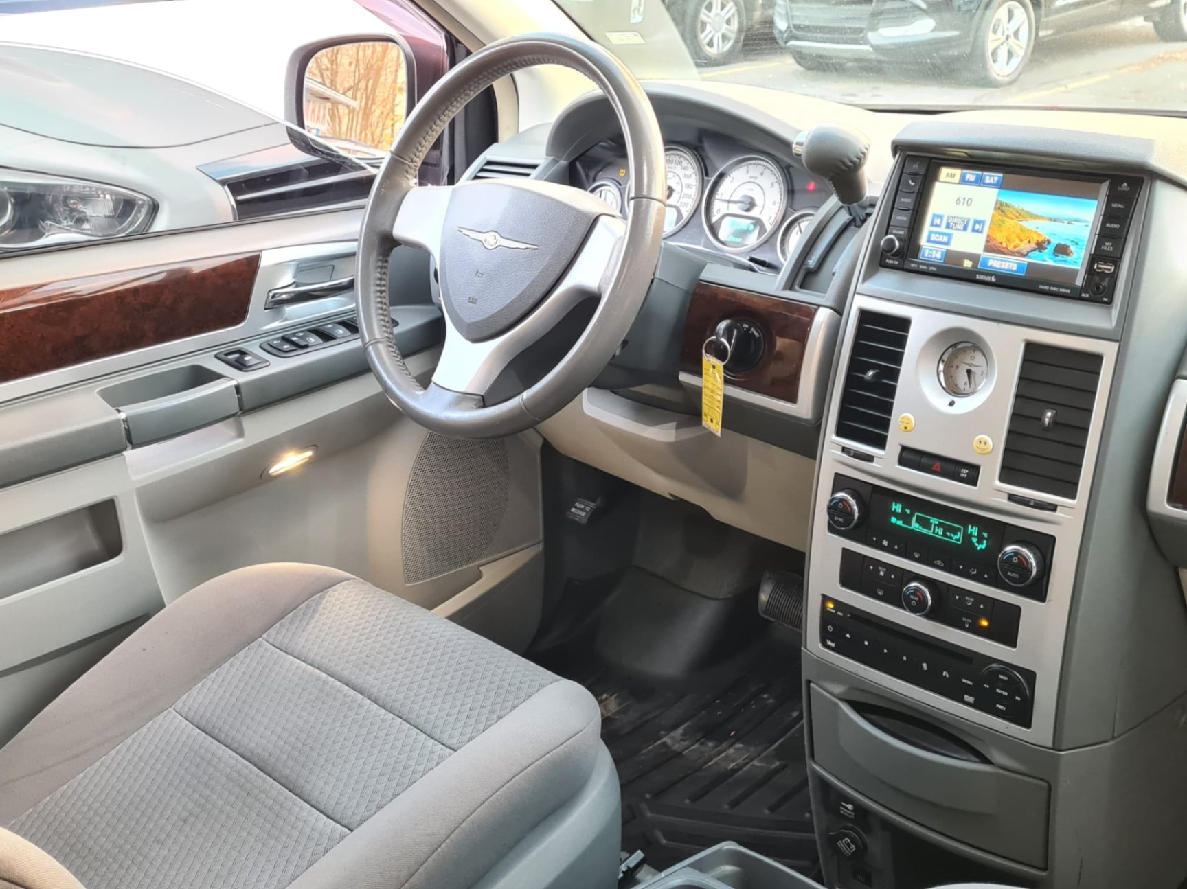 /rahmanmotors/2010-Chrysler-Town&-8432581945372355.jpg