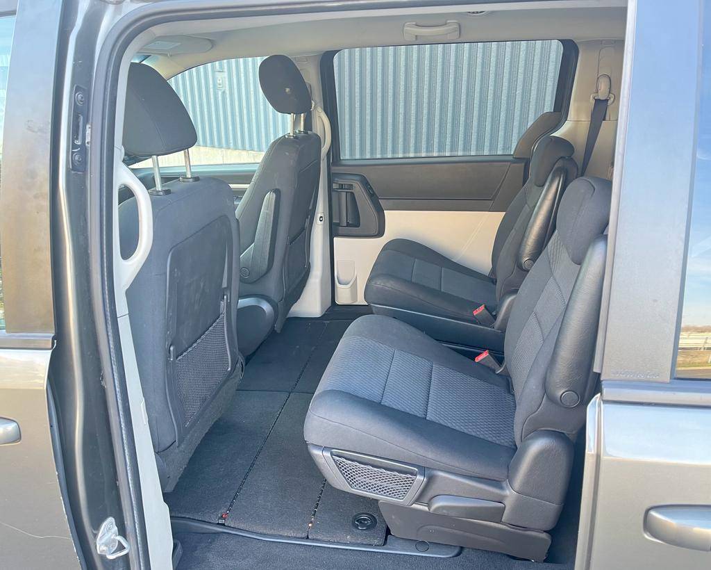 /rahmanmotors/2010-Dodge-GrandCaravan-008275658440697775.jpg