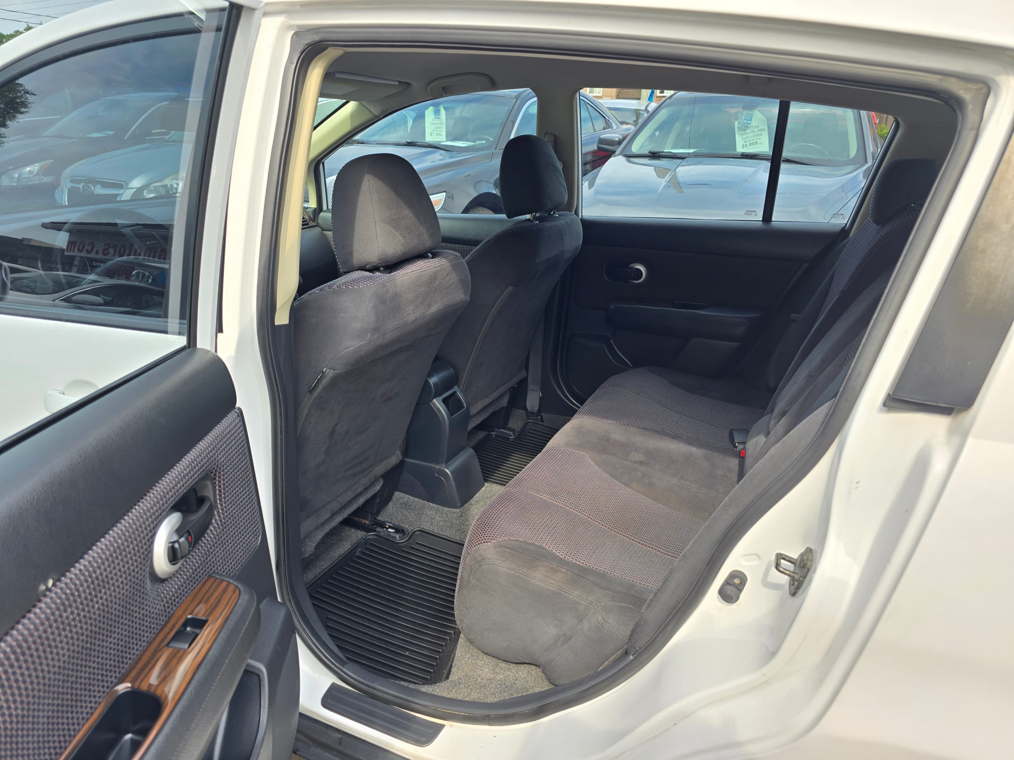 /rahmanmotors/2010-Nissan-Versa-5593463912820762.jpg