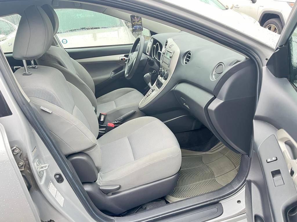 /rahmanmotors/2010-Toyota-Matrix-0027198214455206315.jpg