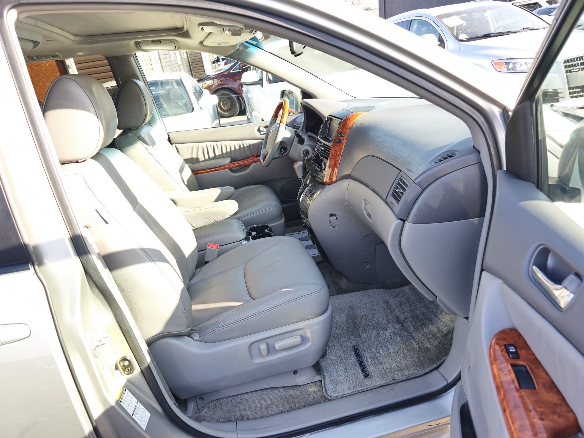 /rahmanmotors/2010-Toyota-Sienna-013304042601607113.jpg