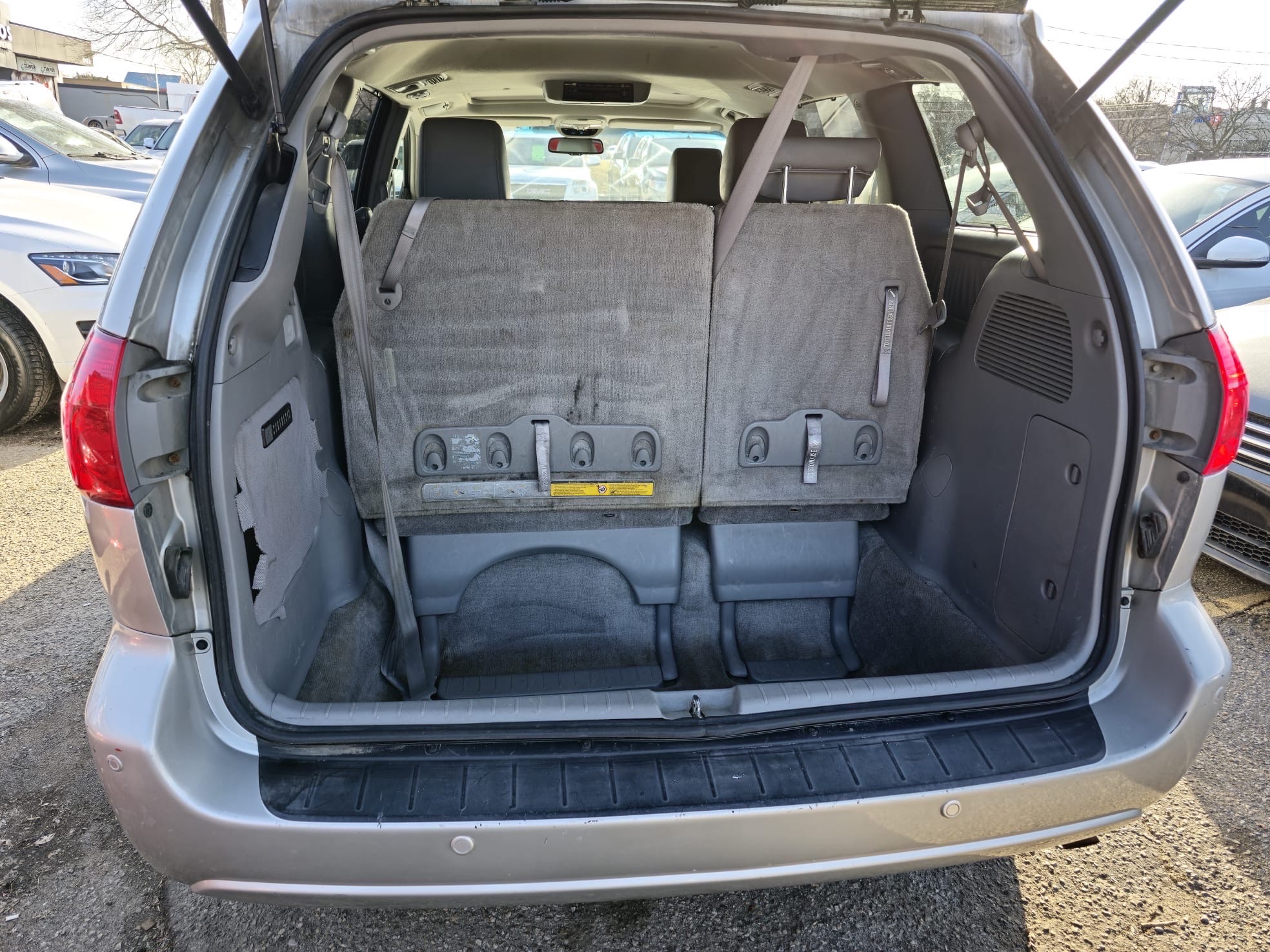 /rahmanmotors/2010-Toyota-Sienna-1554999431874684.jpg