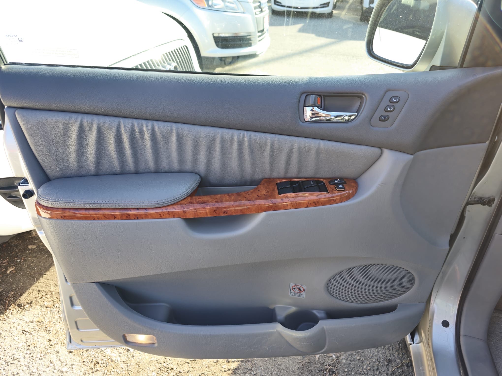 /rahmanmotors/2010-Toyota-Sienna-31079500870419063.jpg