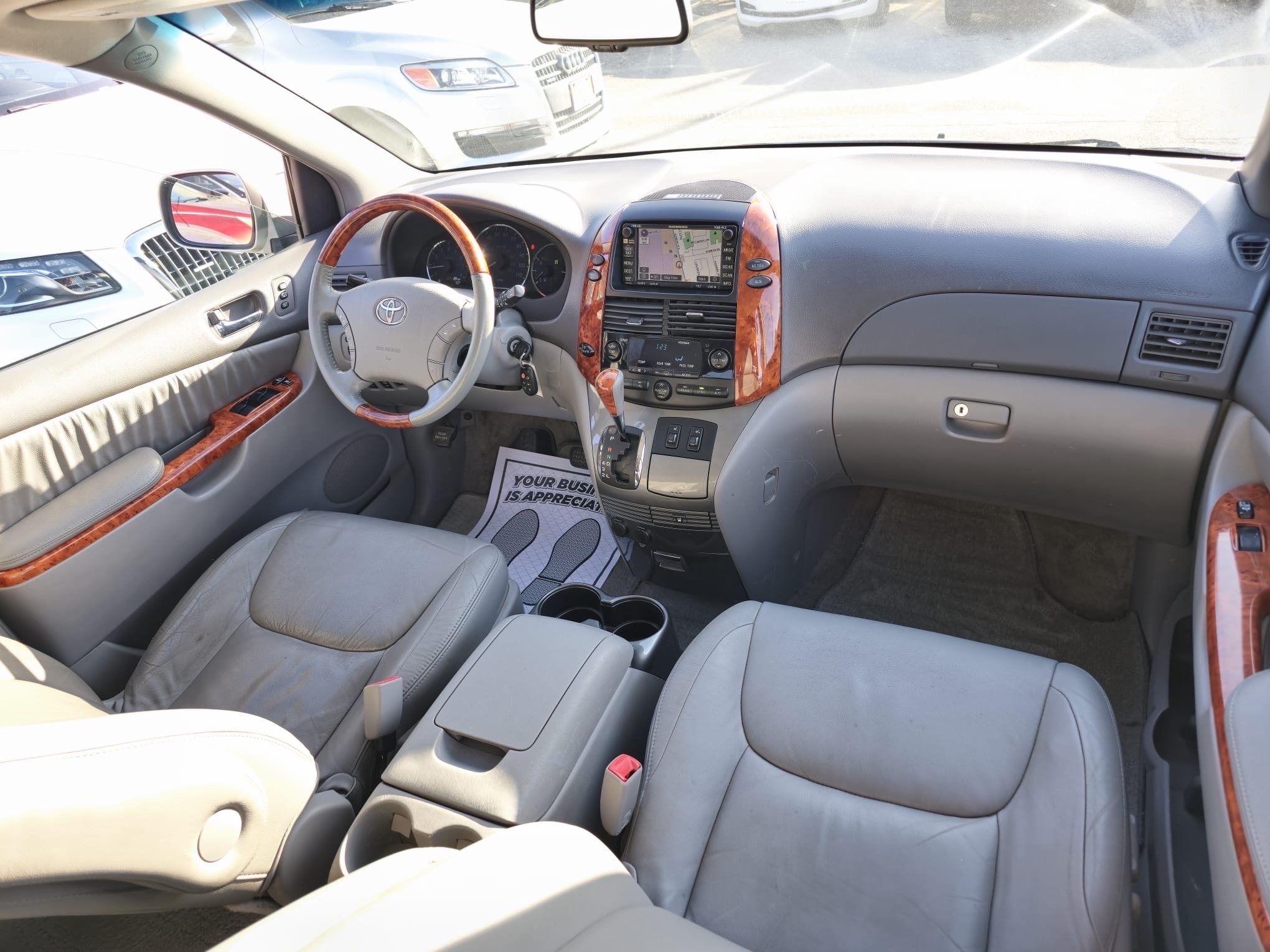 /rahmanmotors/2010-Toyota-Sienna-49306433854309306.jpg