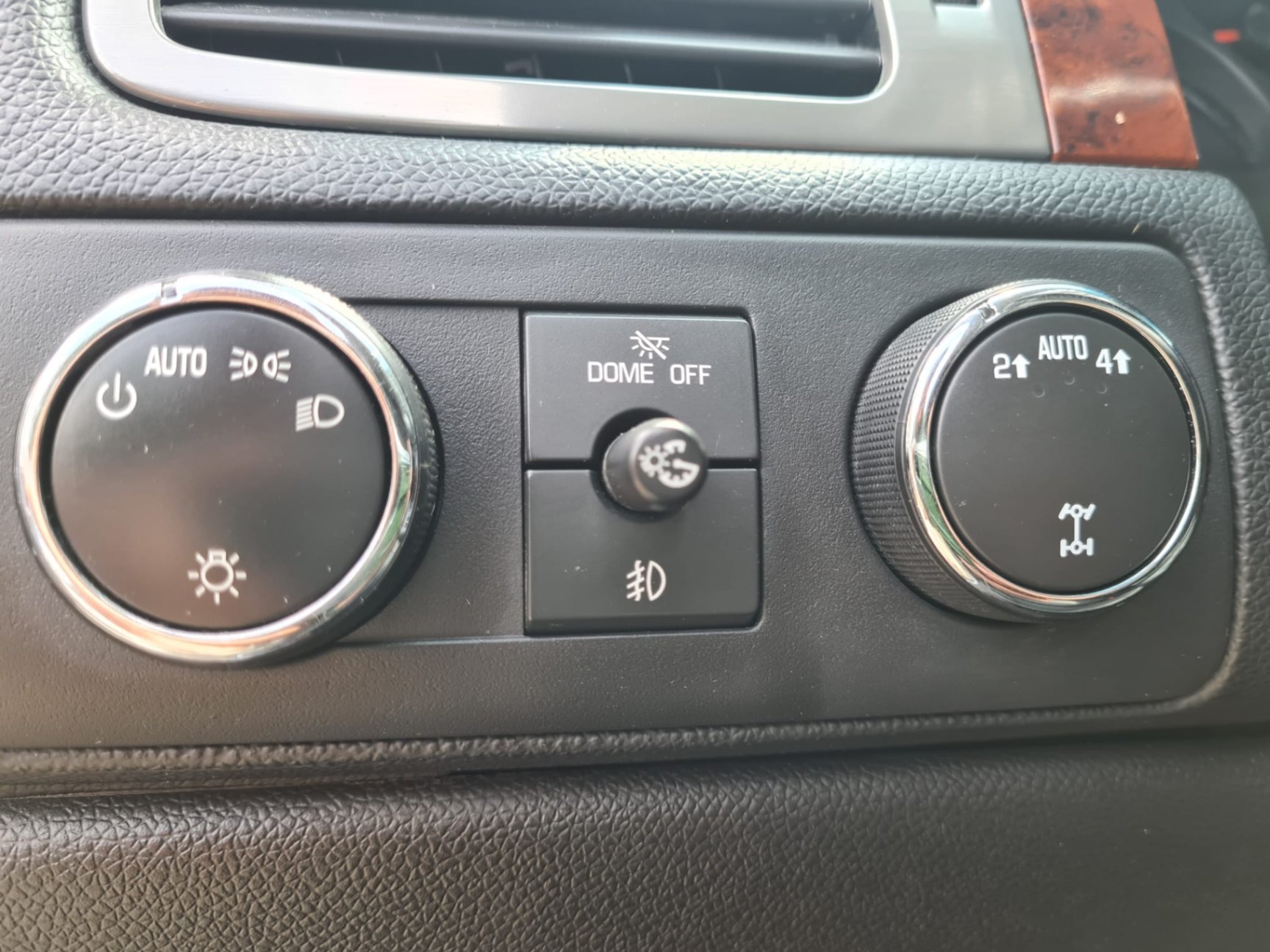 /rahmanmotors/2011-Chevrolet-Avalanche-4375659995874268.jpg