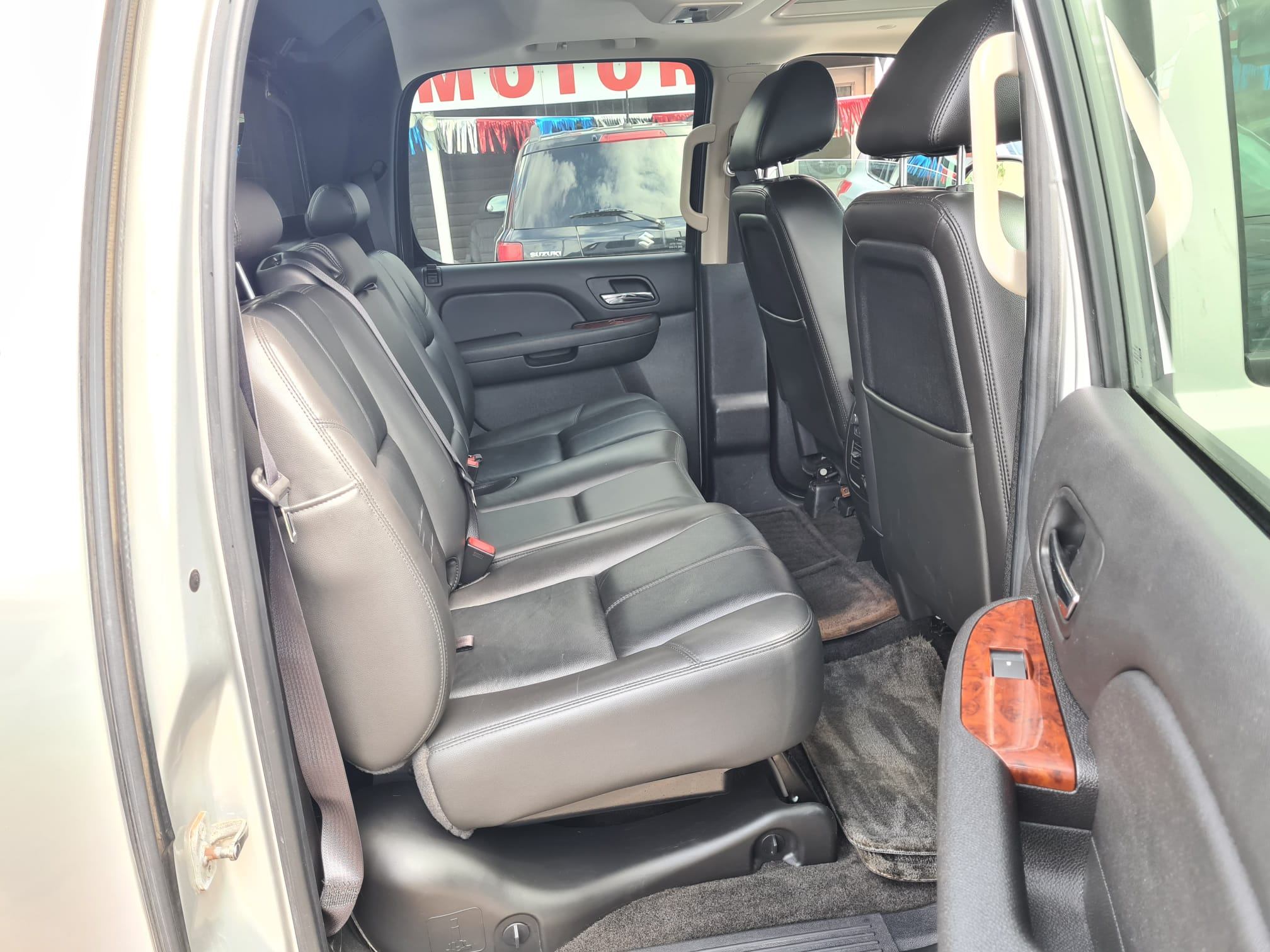 /rahmanmotors/2011-Chevrolet-Avalanche-9263349909930358.jpg