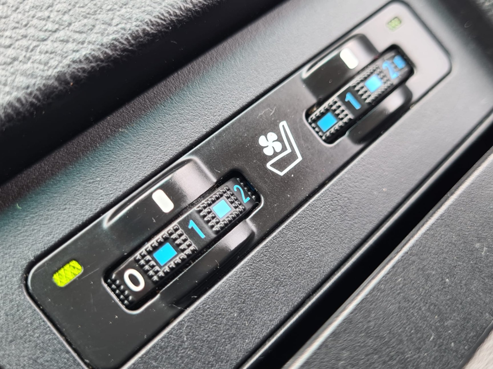 /rahmanmotors/2011-Lexus-RX350-11761014067968079.jpg