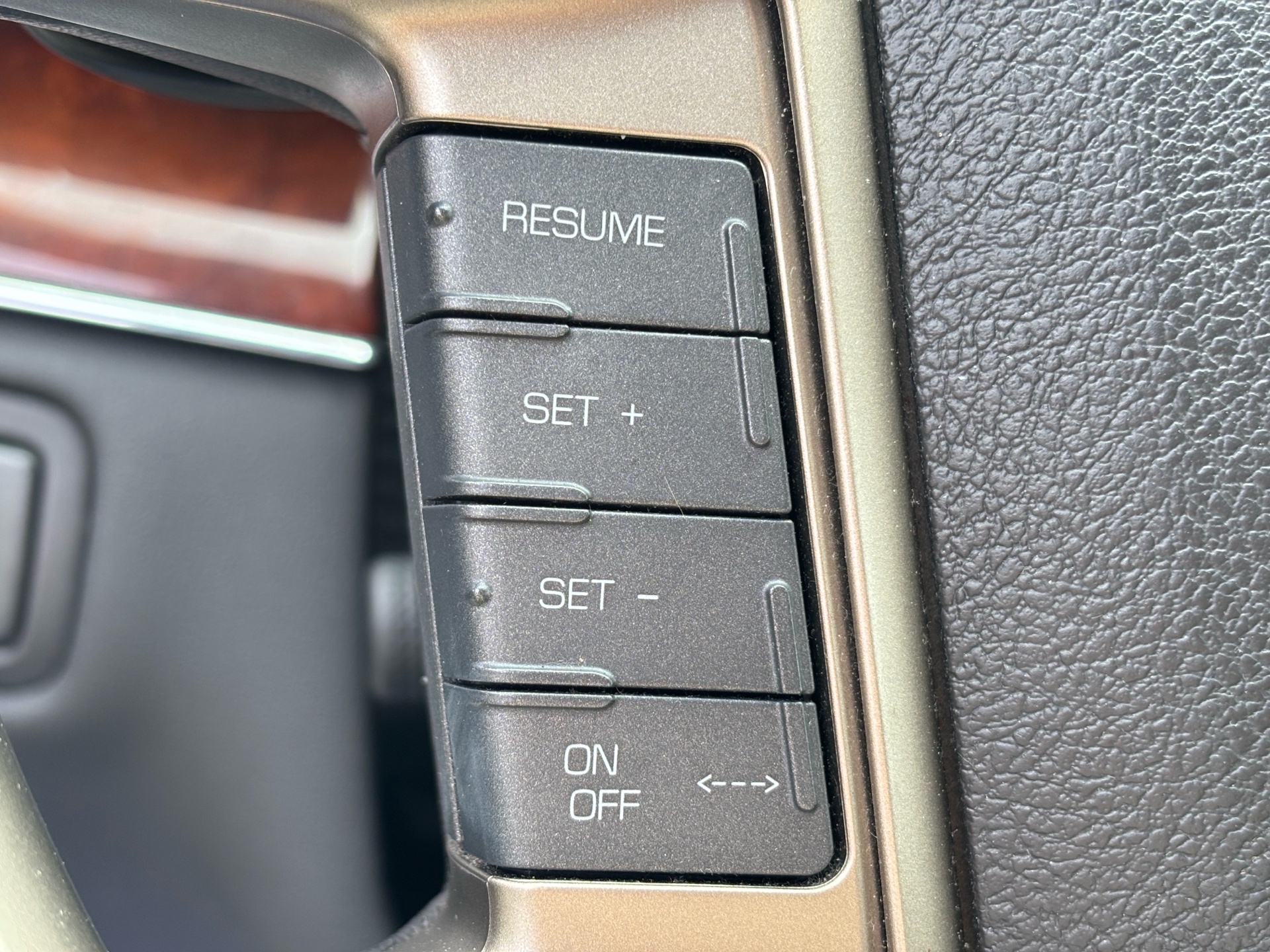 /rahmanmotors/2011-Lincoln-MKT-12425170816644449.jpg