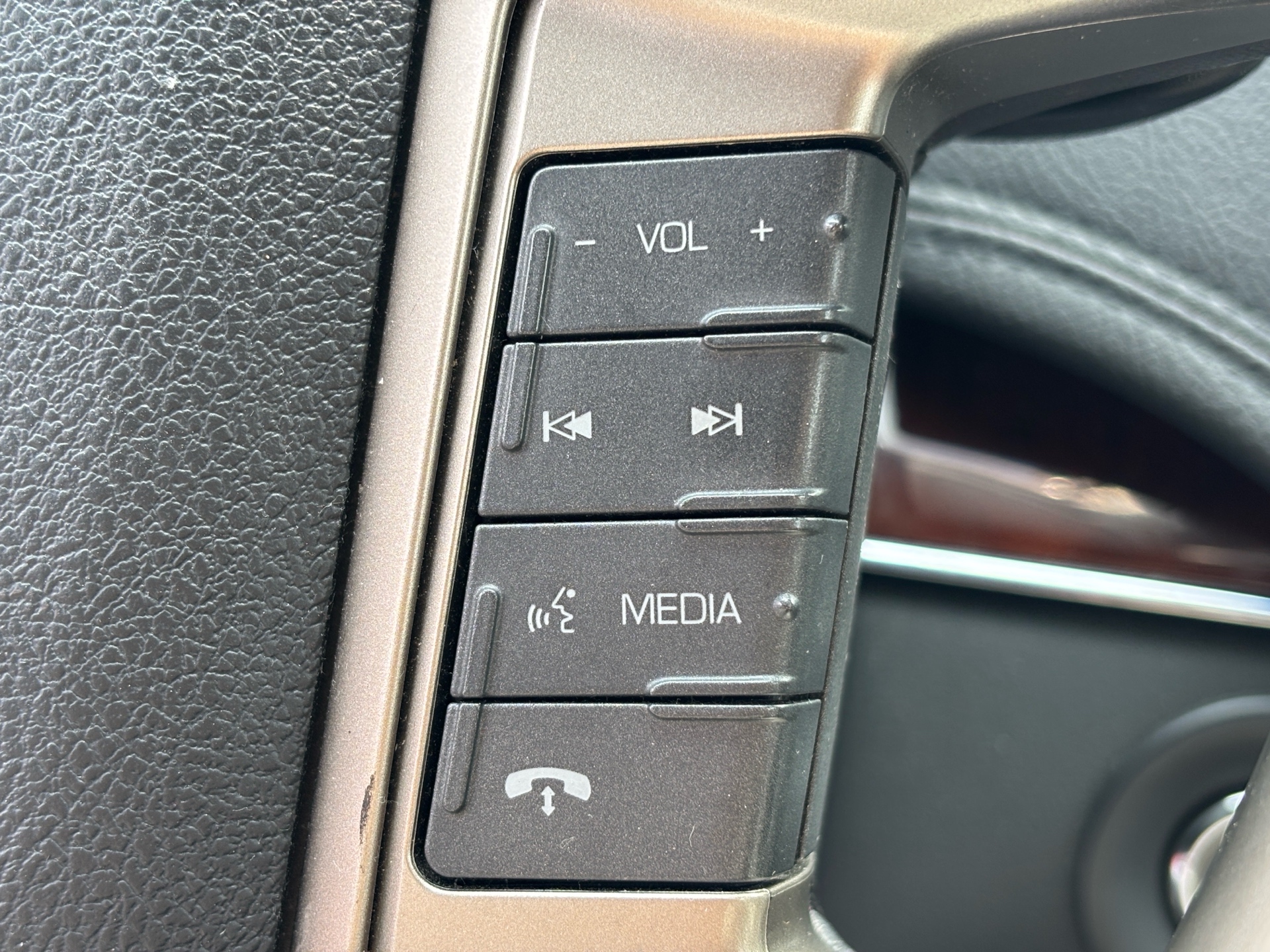 /rahmanmotors/2011-Lincoln-MKT-2481775367411796.jpg