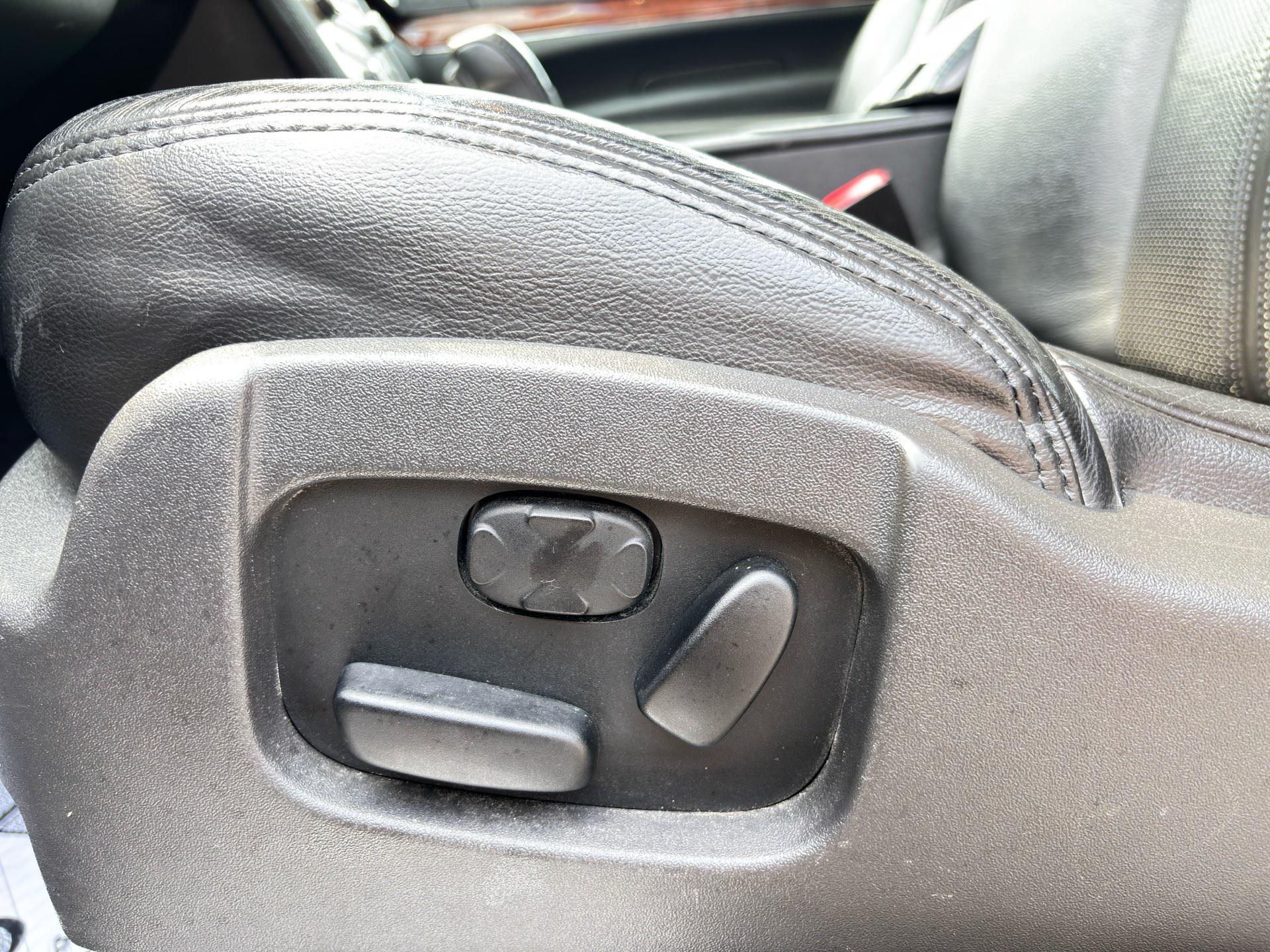 /rahmanmotors/2011-Lincoln-MKT-3231968725108716.jpg