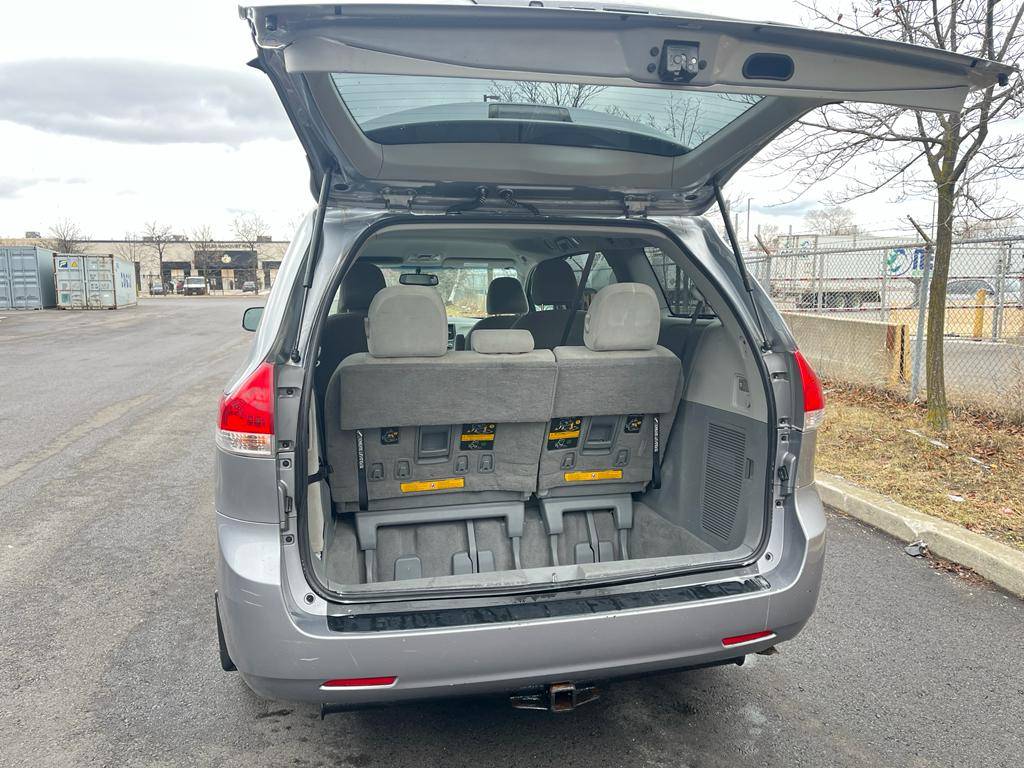 /rahmanmotors/2011-Toyota-Sienna-037568102875443765.jpg