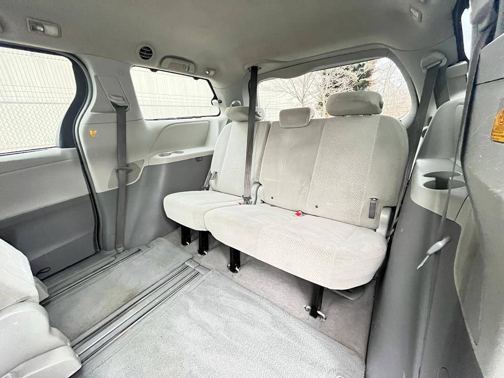 /rahmanmotors/2011-Toyota-Sienna-05186287149313218.jpg
