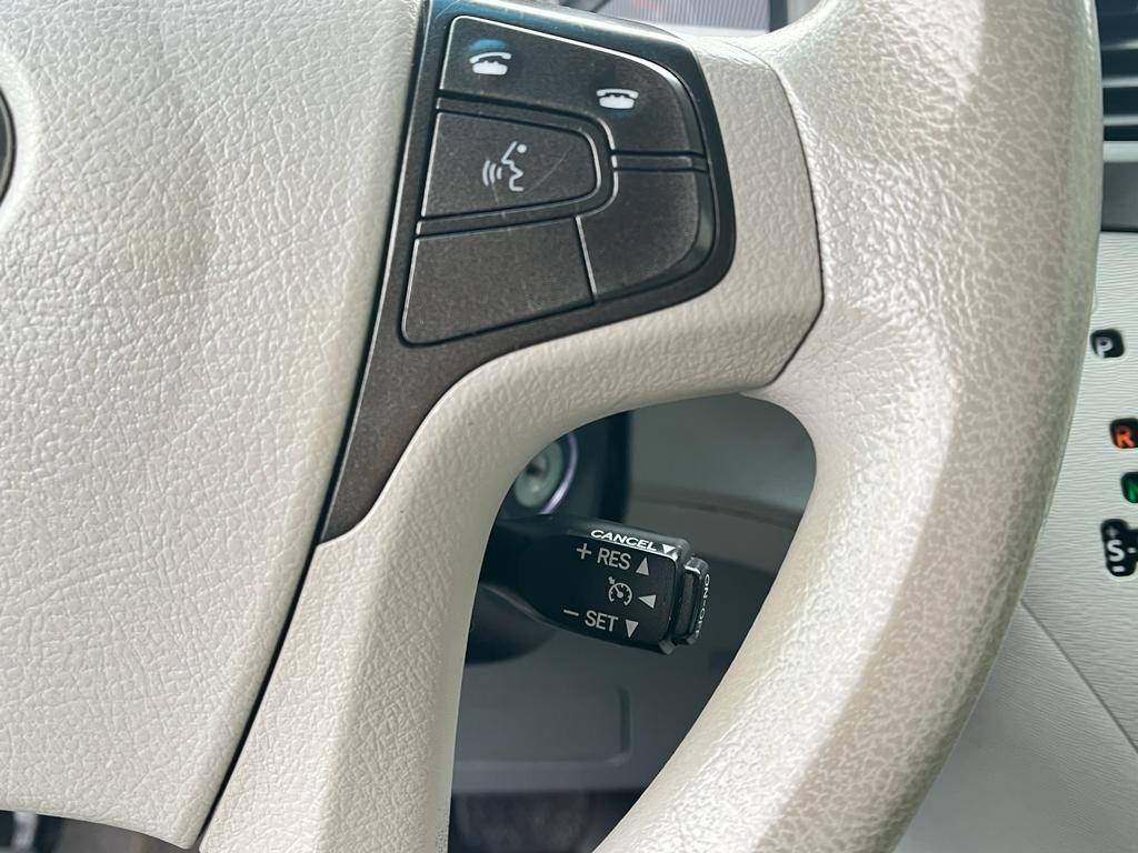/rahmanmotors/2011-Toyota-Sienna-3140999406478917.jpg