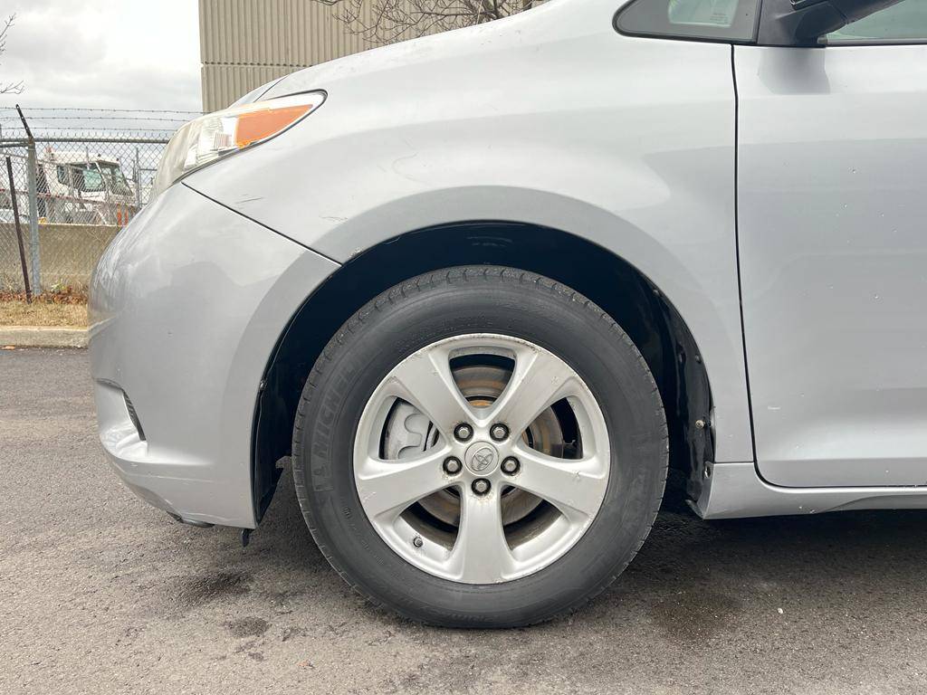 /rahmanmotors/2011-Toyota-Sienna-6986209913226269.jpg