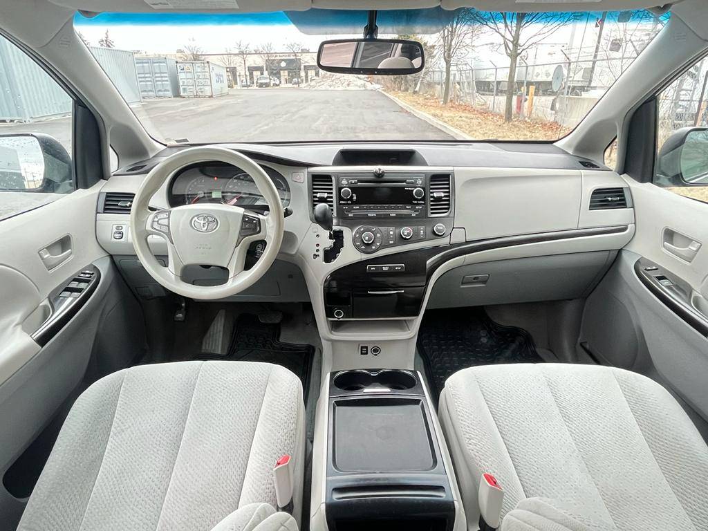 /rahmanmotors/2011-Toyota-Sienna-9200252047951765.jpg