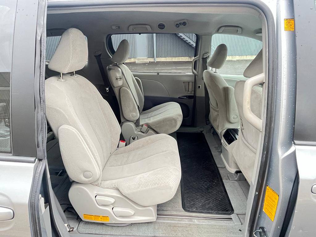 /rahmanmotors/2011-Toyota-Sienna-9274936968875966.jpg