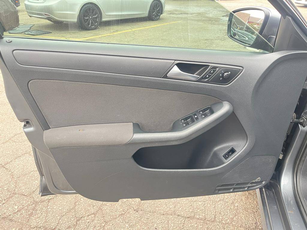 /rahmanmotors/2011-Volkswagen-Jetta-16388386730125326.jpg