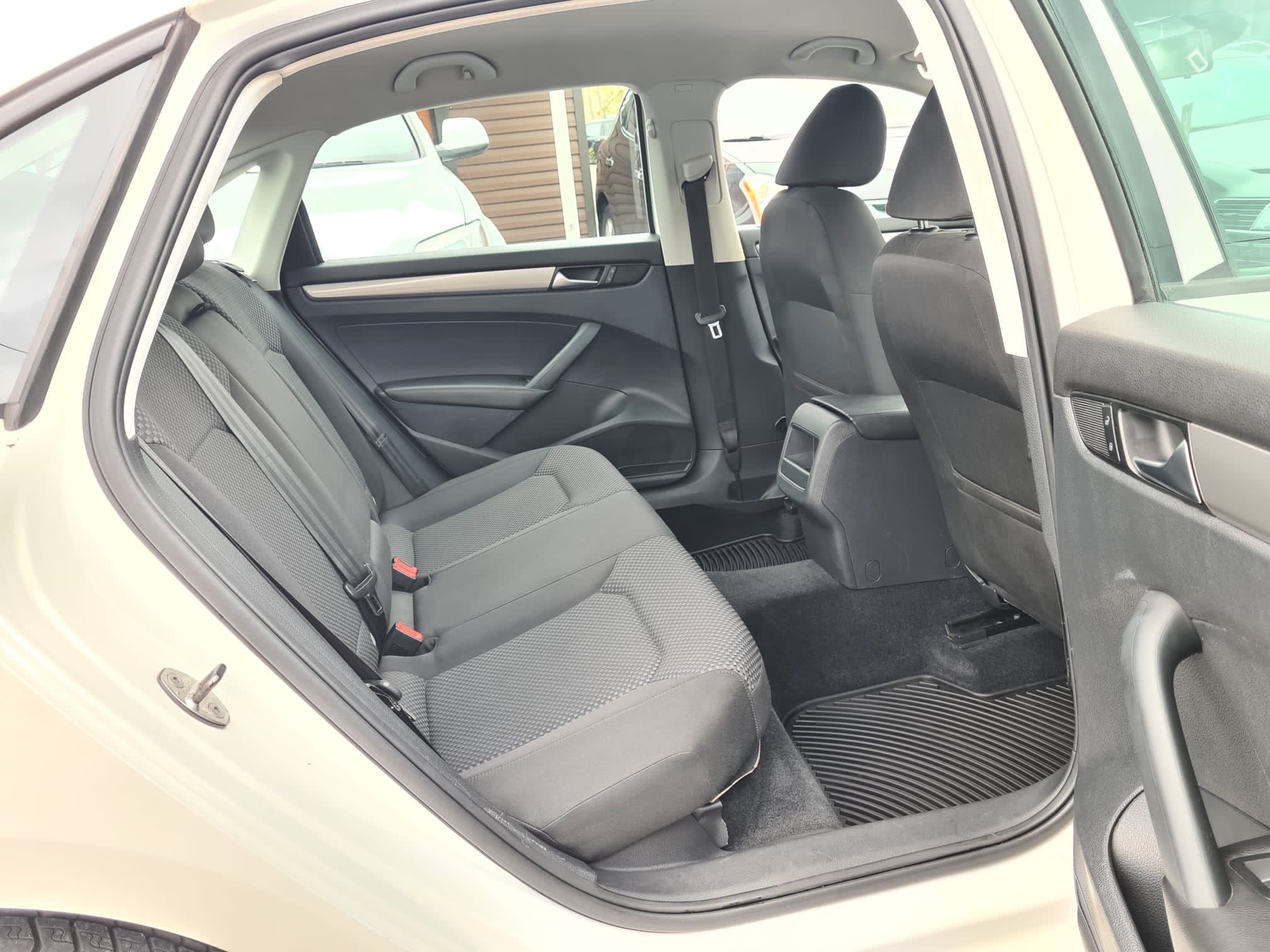 /rahmanmotors/2012-Volkswagen-Passat-17206332663793988.jpg