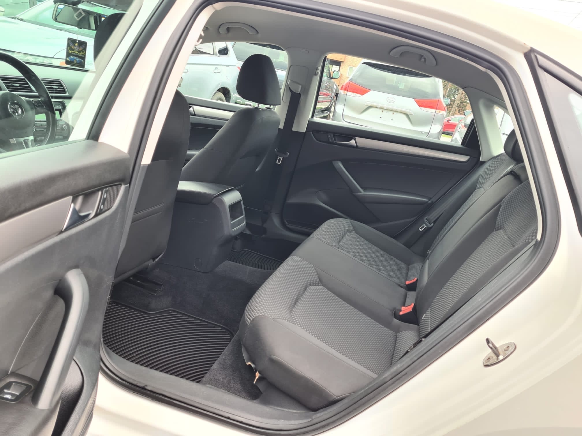 /rahmanmotors/2012-Volkswagen-Passat-3957594430464899.jpg