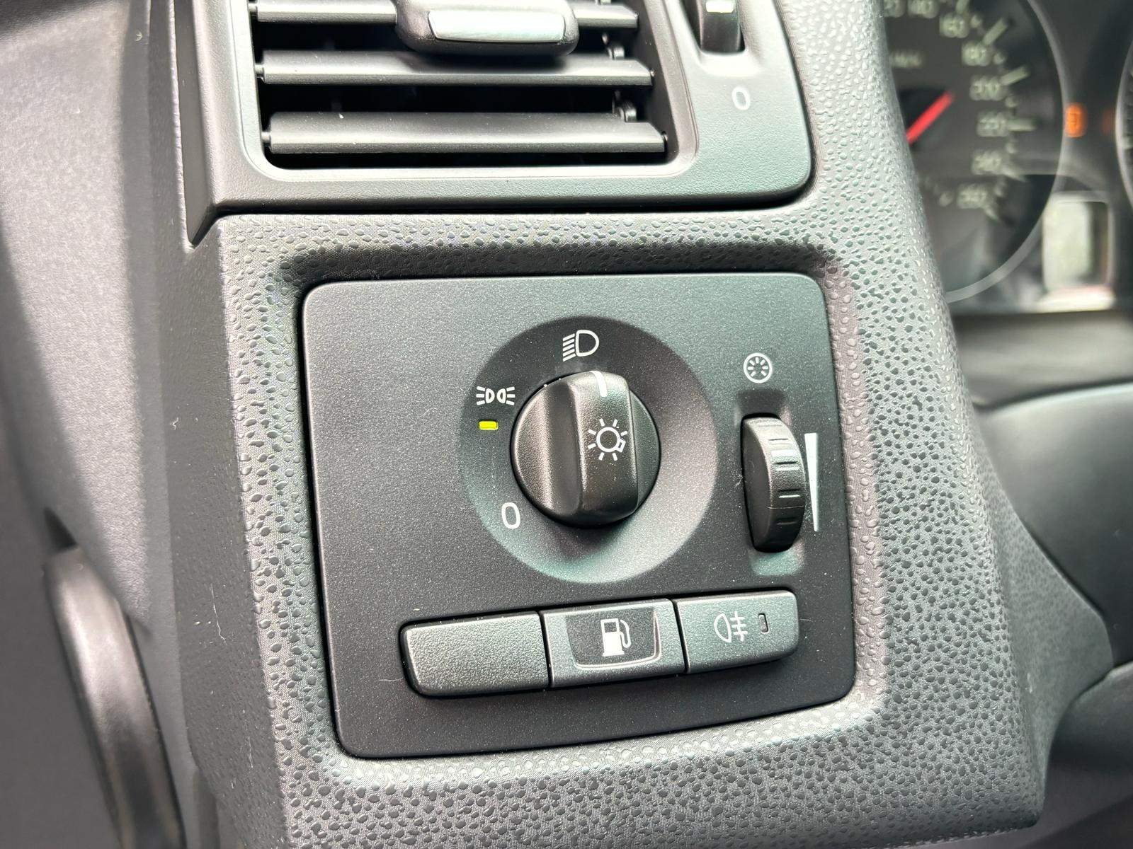 /rahmanmotors/2013-Volvo-C30-488686961805219.jpg