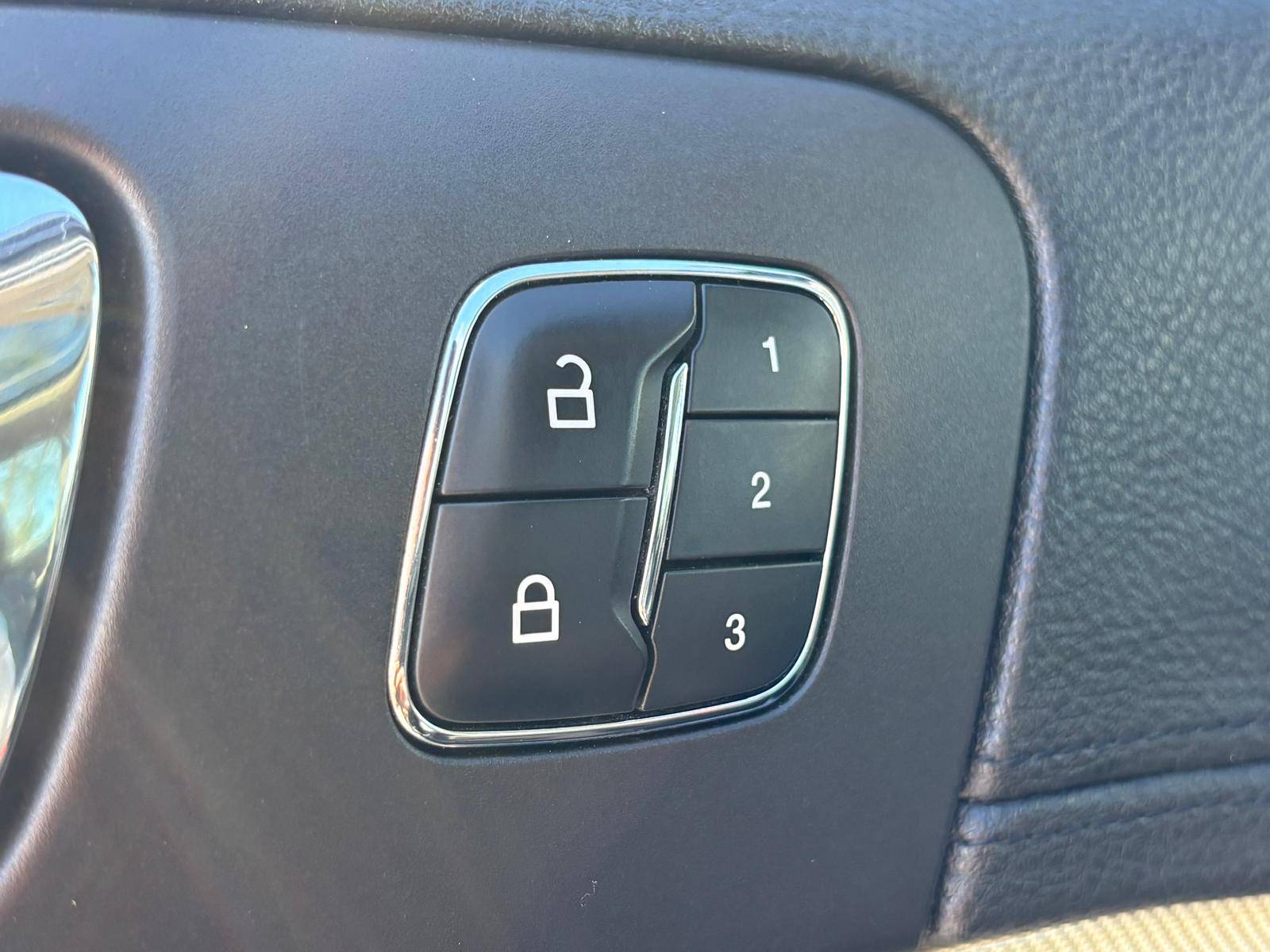 /rahmanmotors/2014-Lincoln-MKT-8601780213233681.jpg