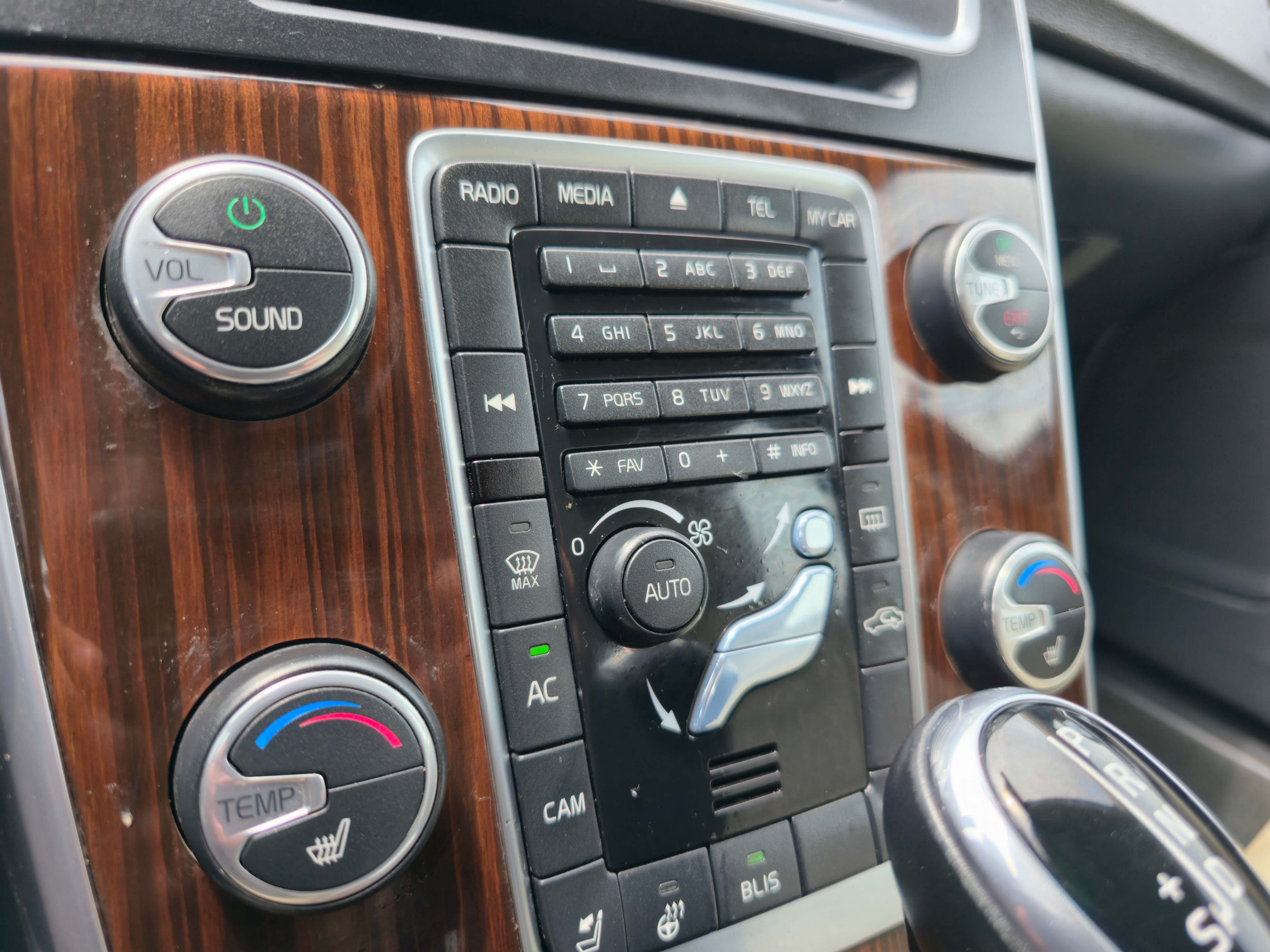/rahmanmotors/2015-Volvo-V60-40107079044255434.jpg