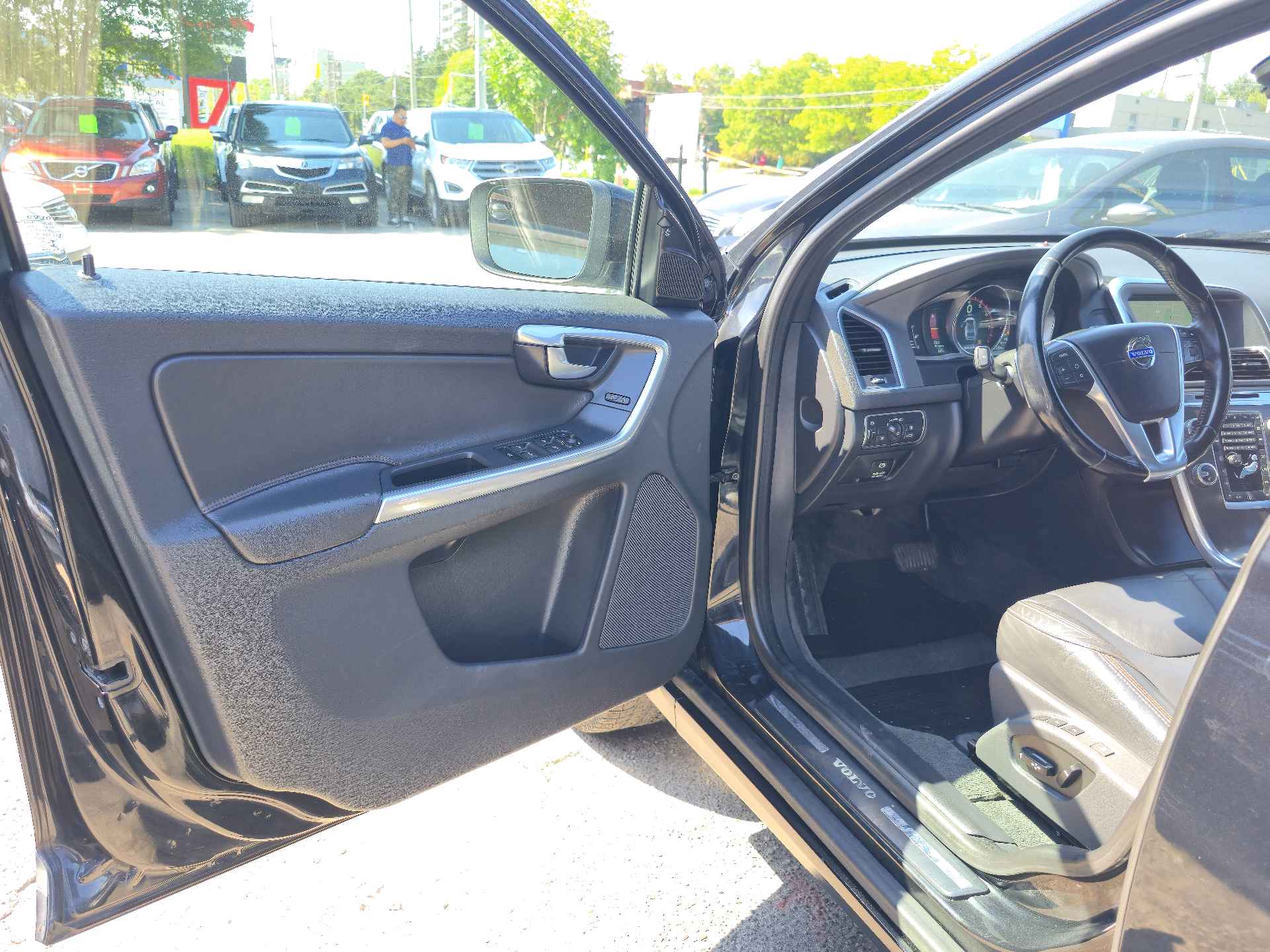 /rahmanmotors/2015-Volvo-XC60-1615956219192236.jpg