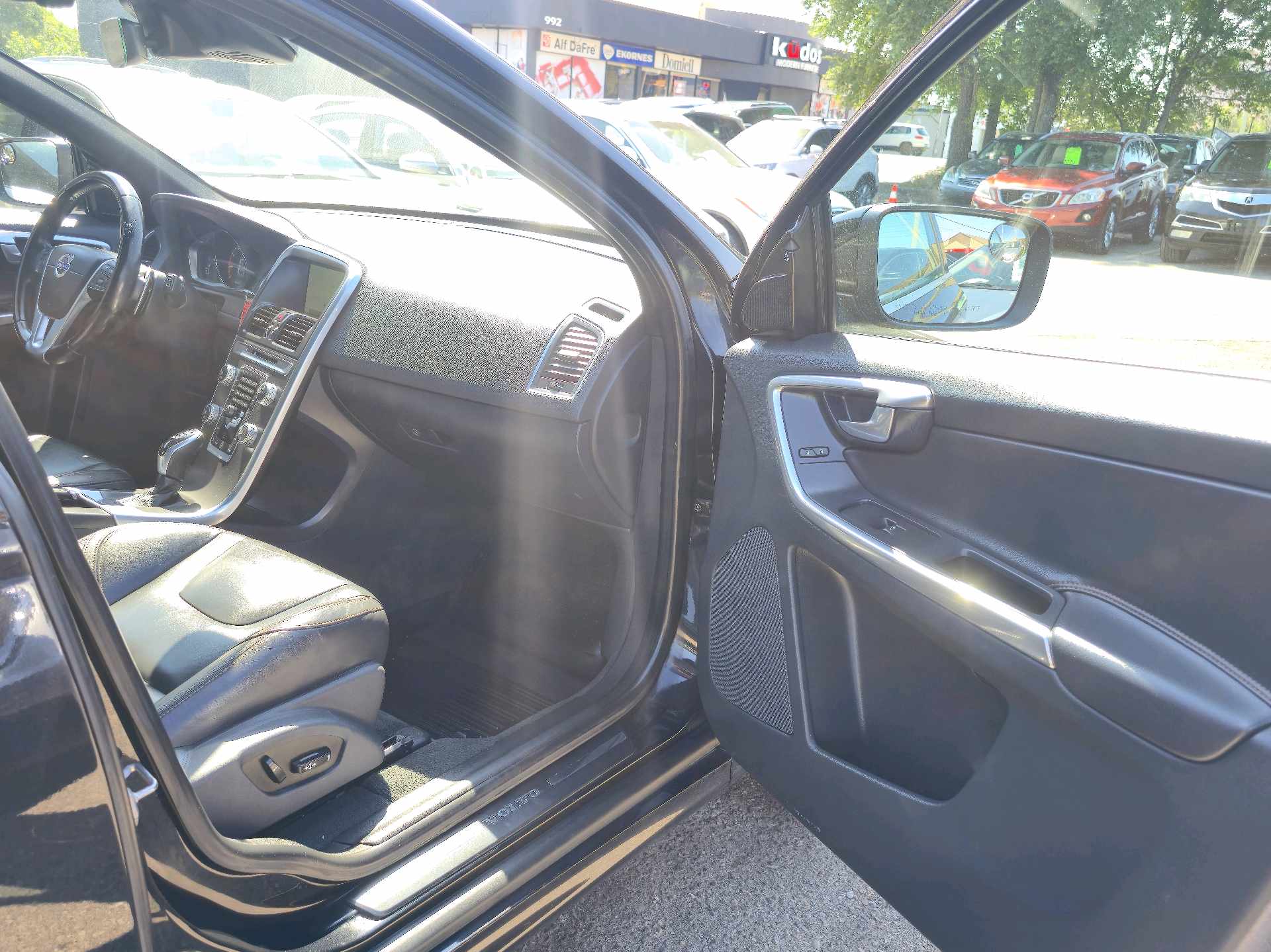 /rahmanmotors/2015-Volvo-XC60-3788652930819063.jpg