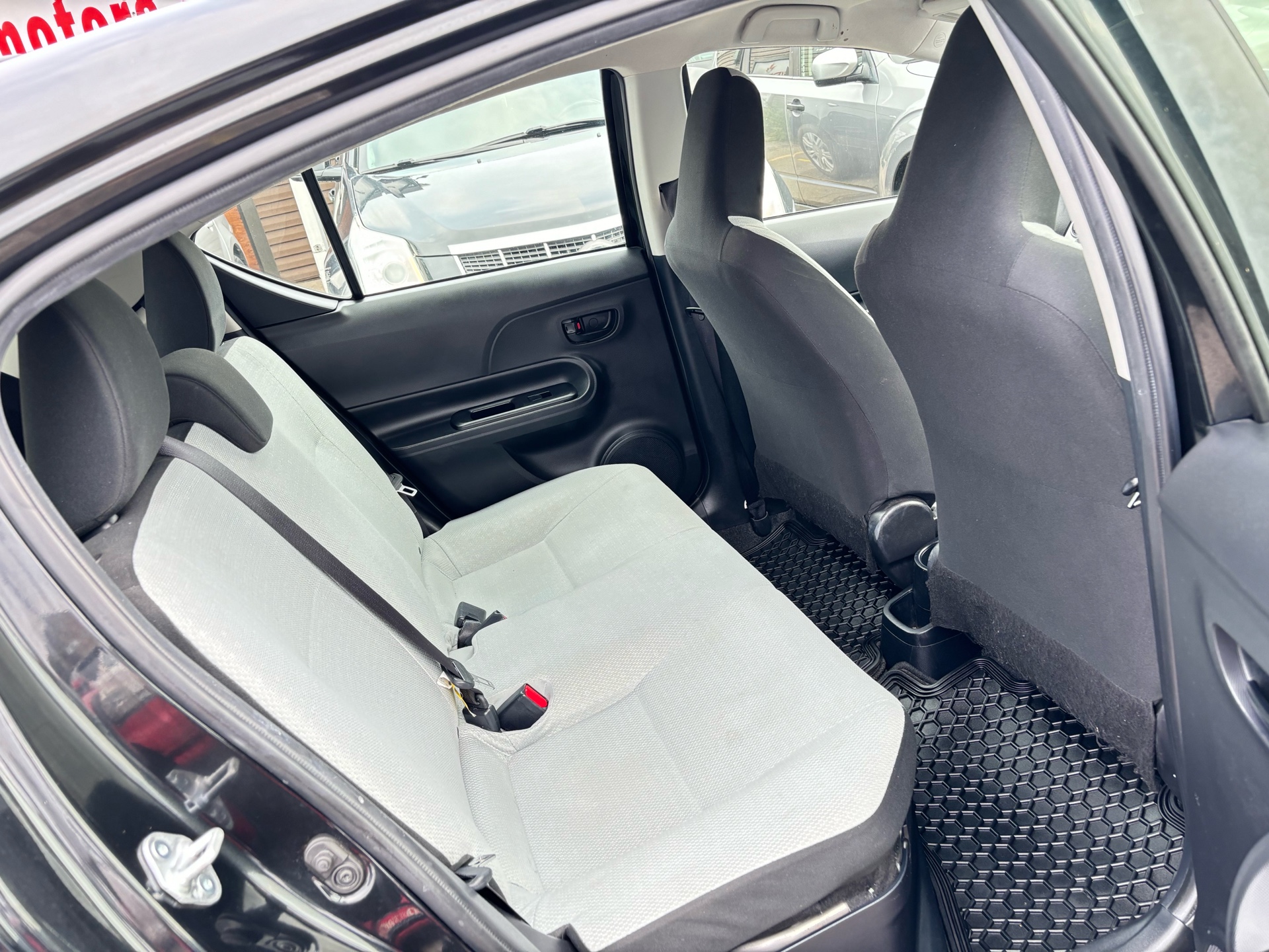 /rahmanmotors/2017-Toyota-Priusc-07820938764143848.jpg