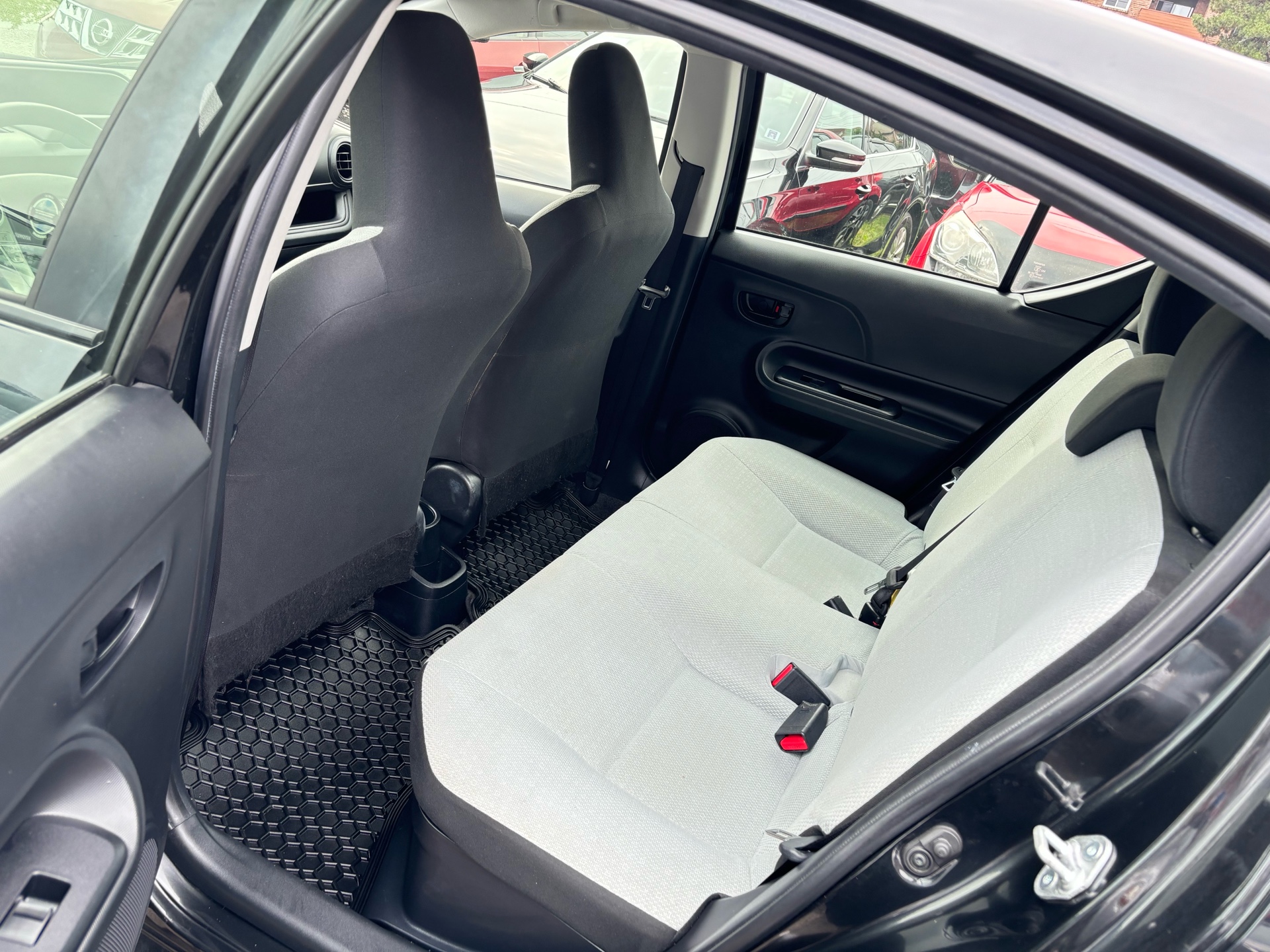 /rahmanmotors/2017-Toyota-Priusc-15969173055221453.jpg