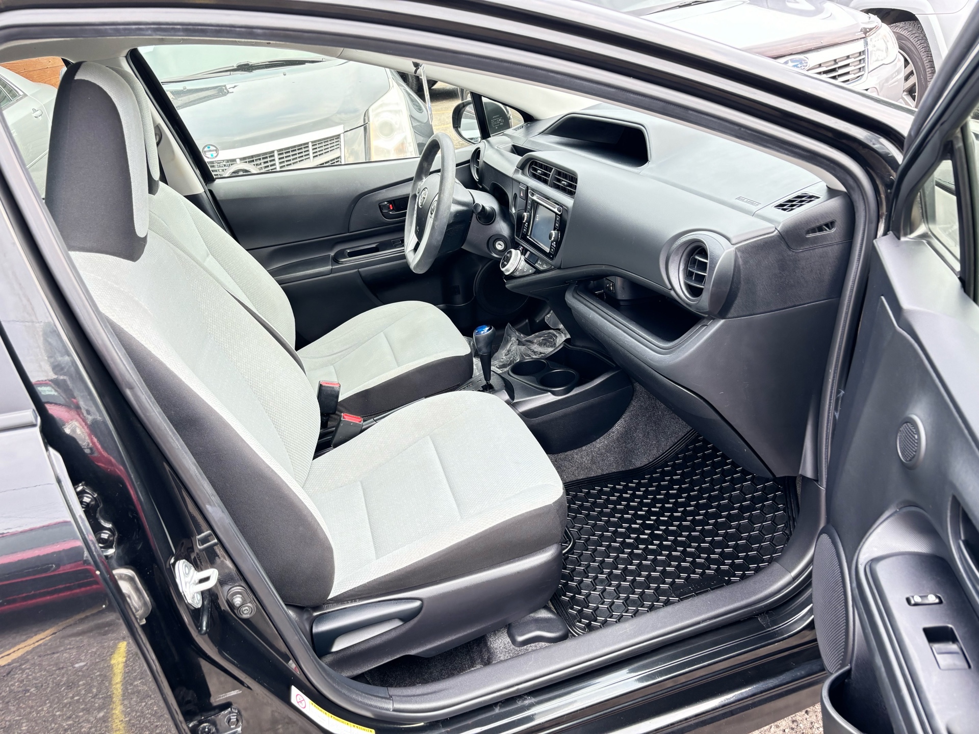 /rahmanmotors/2017-Toyota-Priusc-32384791011537506.jpg
