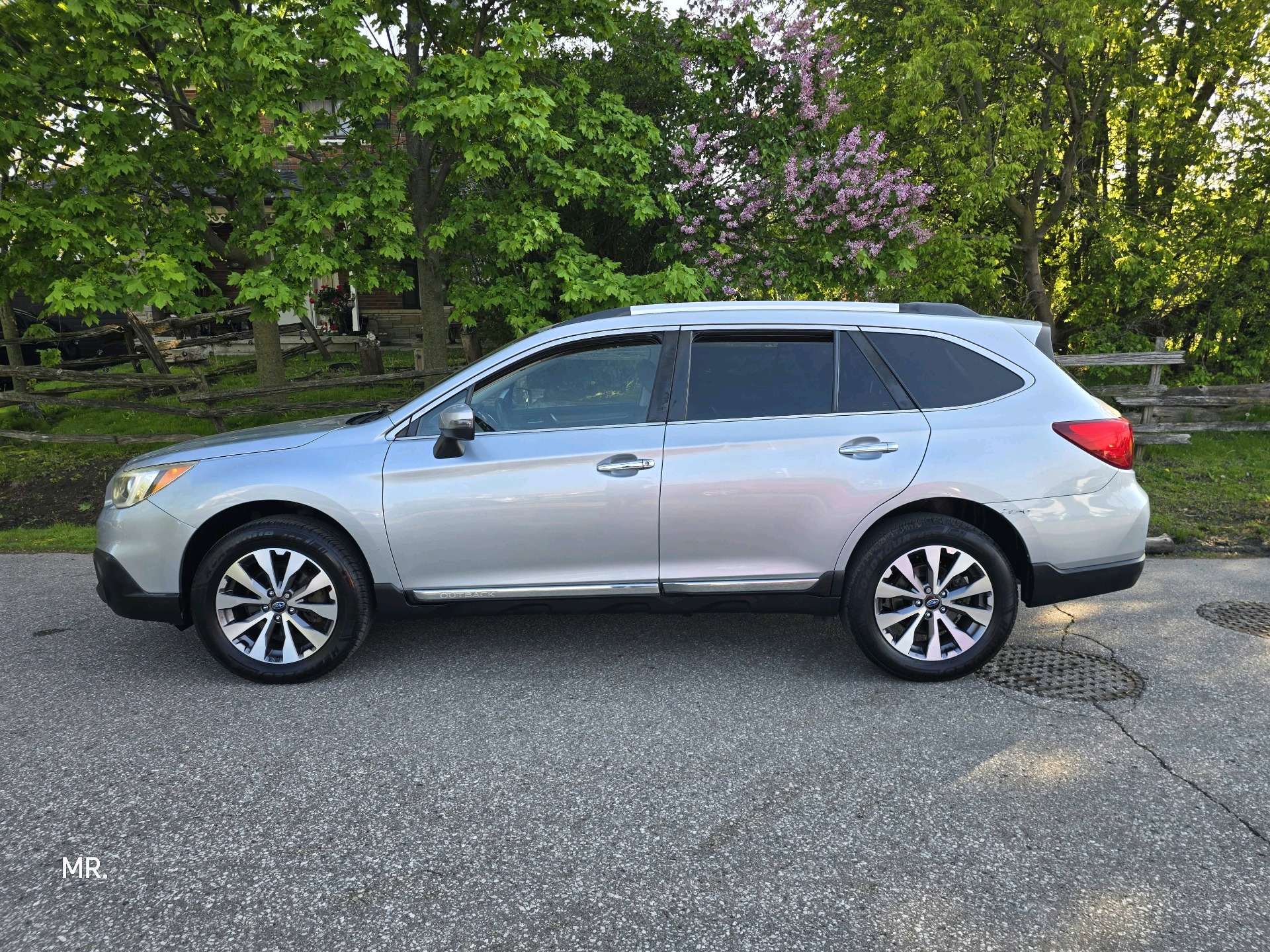 2017 Subaru Outback 2.5i Sunroof , Heated Seats