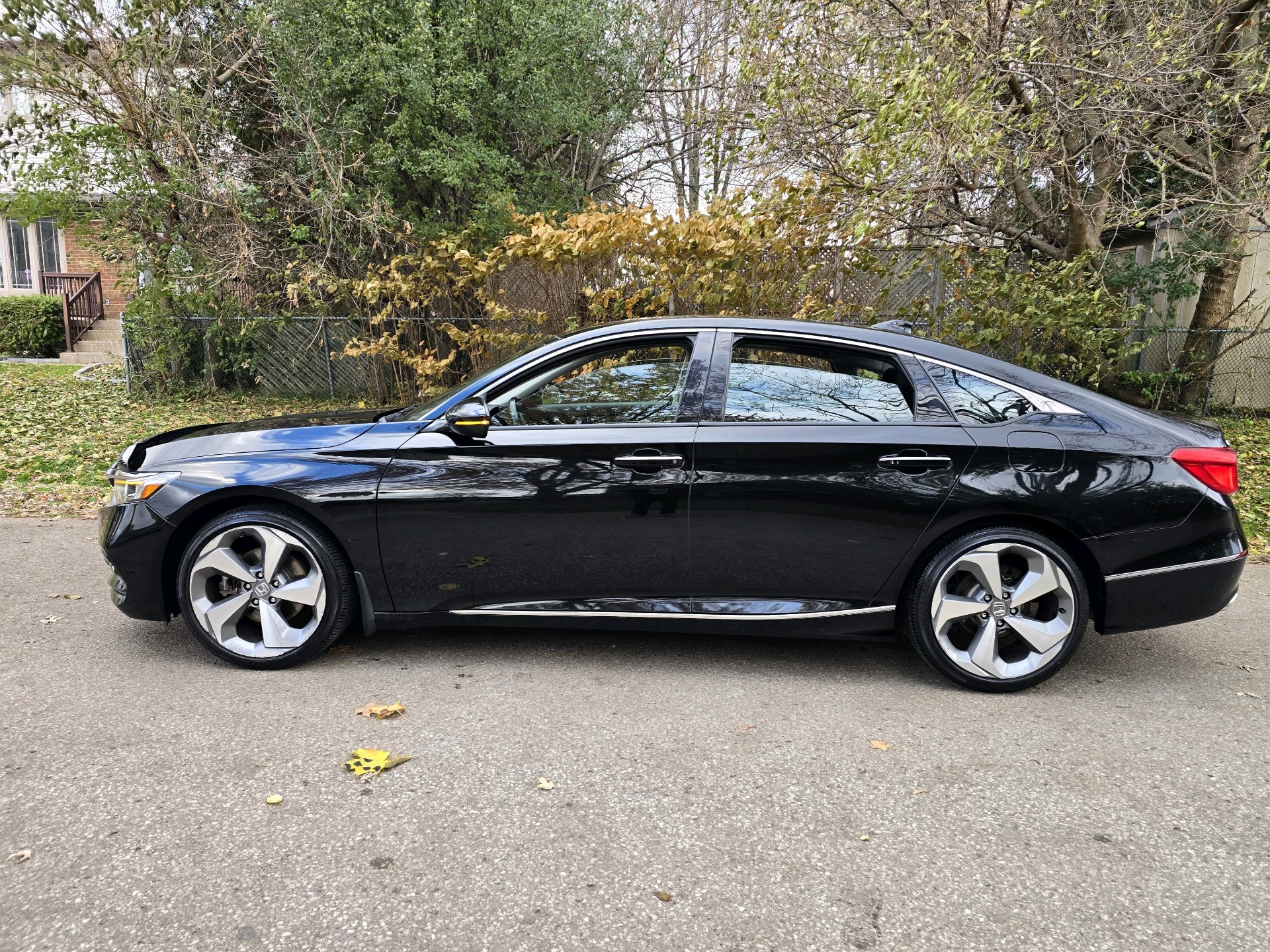 2018 Honda Accord Touring Navigation, Head-Up Display , Leather Heated / ventilated seats
