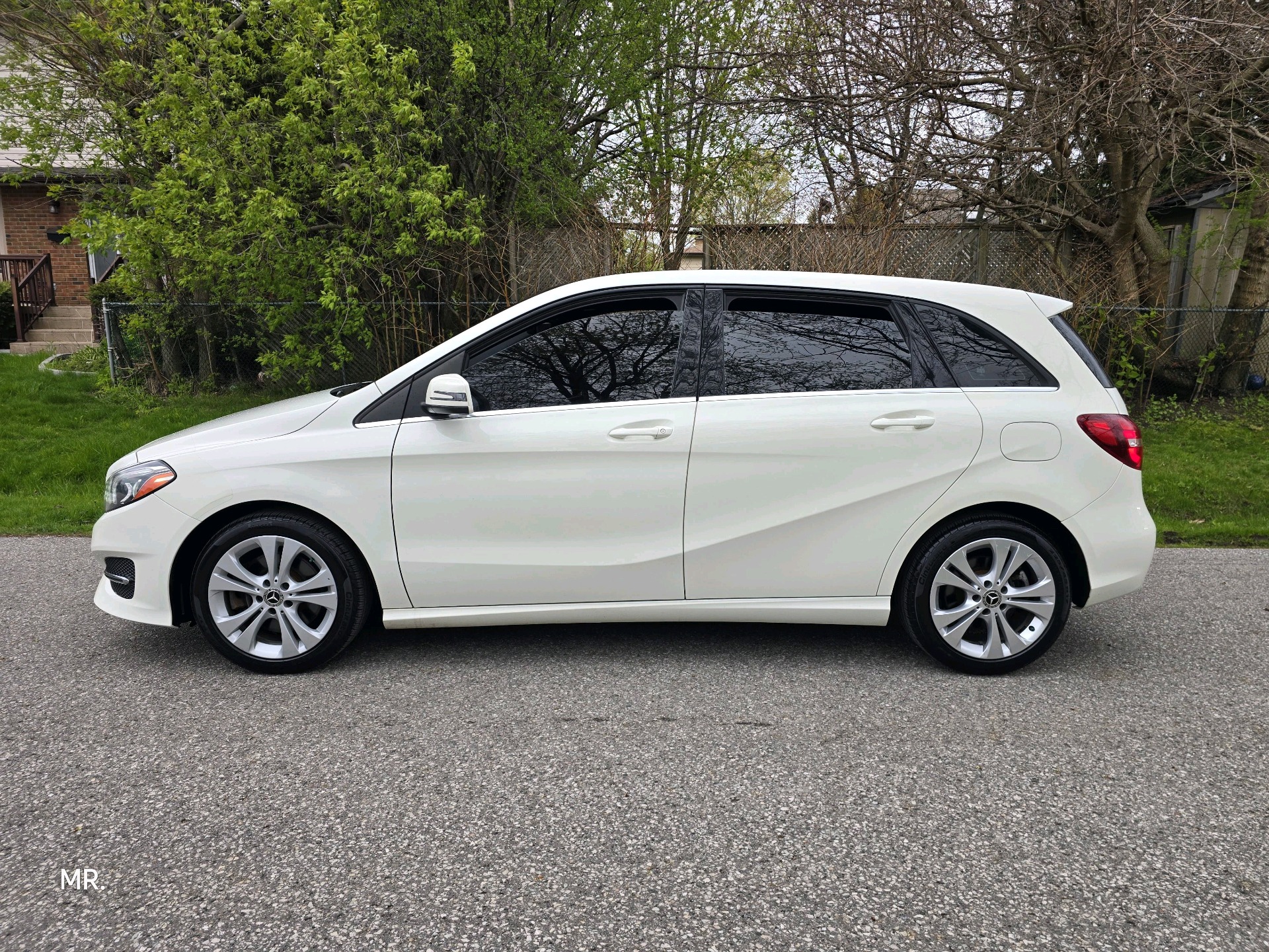 2018 Mercedes-Benz B-Class B 250 Leather Heated Seats, Panramic Sunroof , Nav, Reverse Camera , Blind Spot Monitoring,