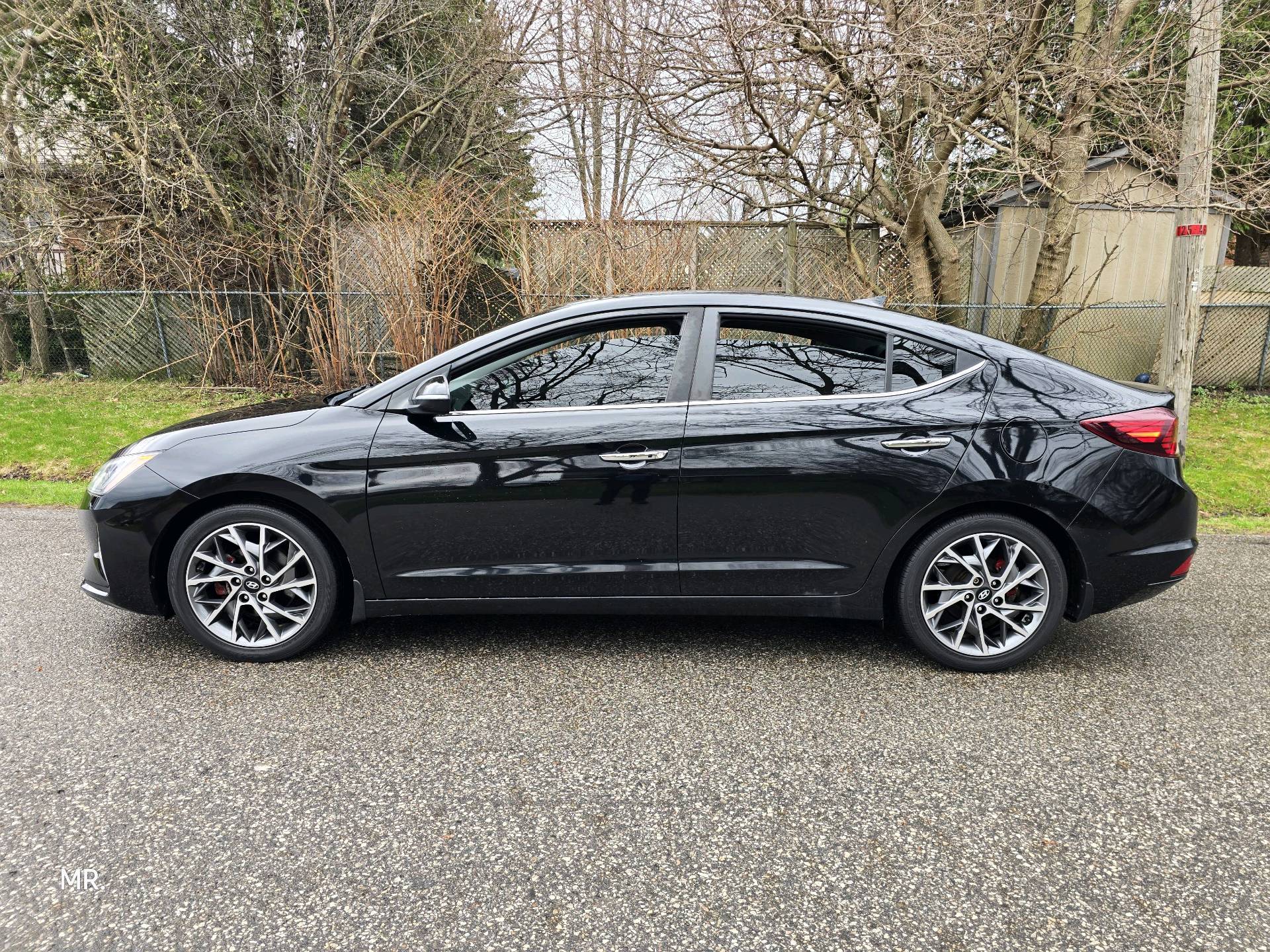 2020 Hyundai Elantra Ultimate Leather Heated Seates , Heated Sterring, Nav, Android Auot, Car play, Sunroof , Blind