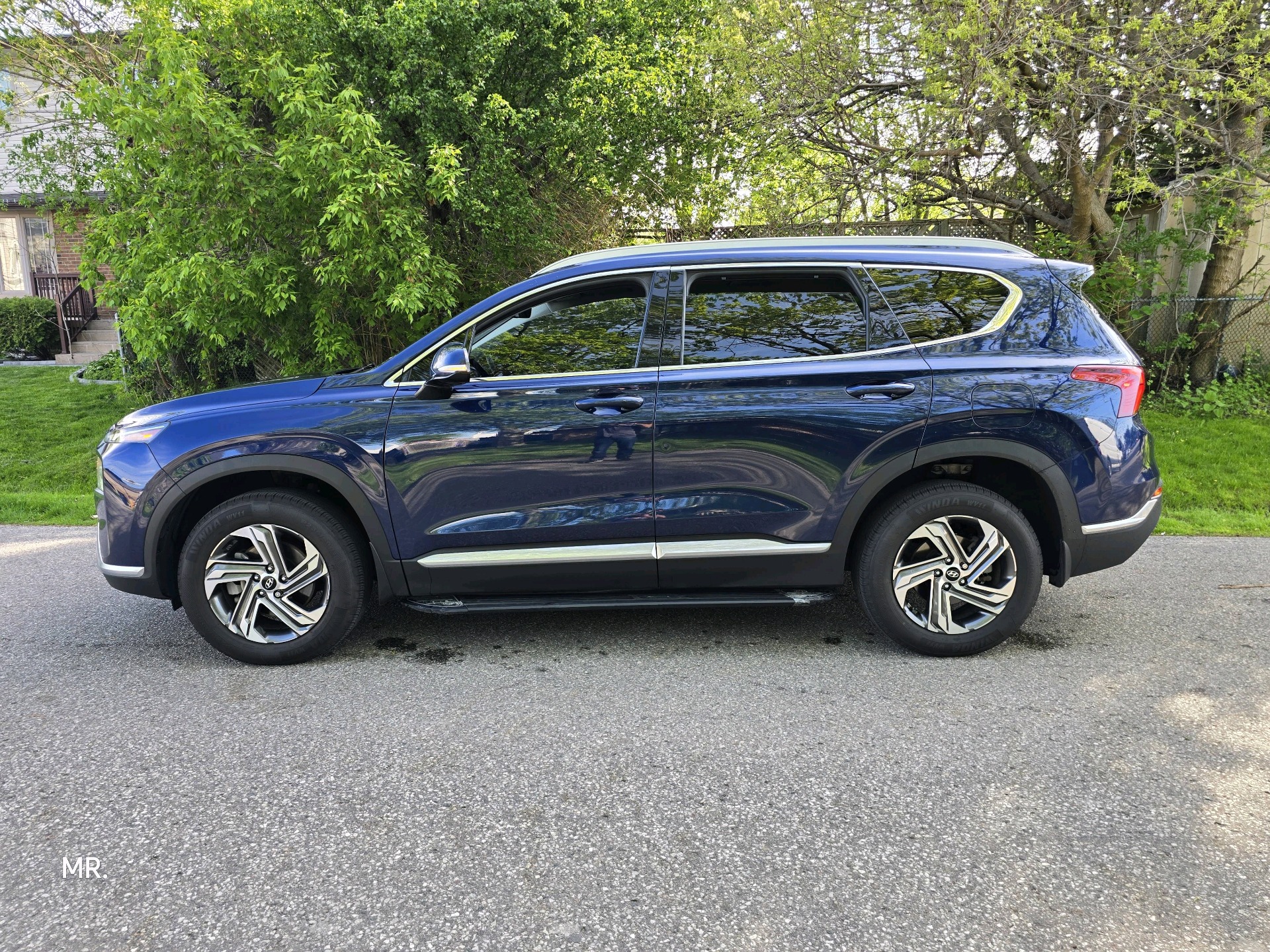 2021 Hyundai Santa Fe Preferred AWD Apple CarPlay/Android Auto ,Back up Camera , Leather Heated Seats