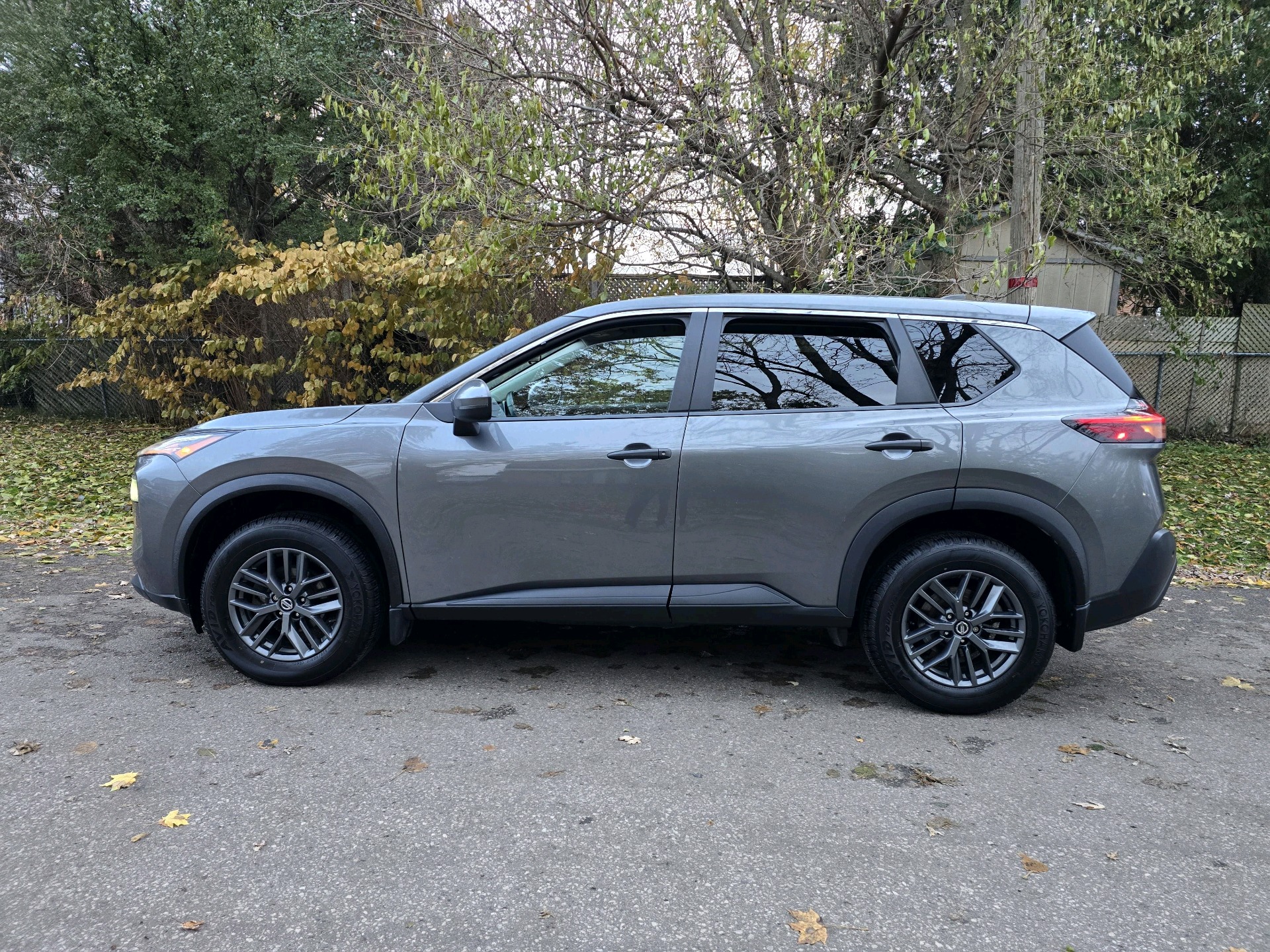 2021 Nissan Rogue S Heated Seats,Heated steering wheel,blind spot detection system,Android Auto ,apple carplay, Backup