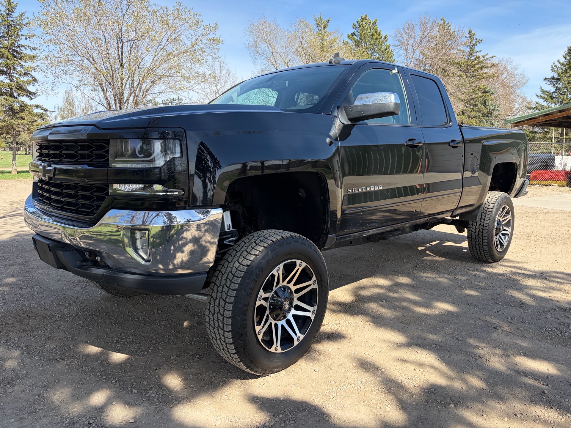 2017 Chevrolet Silverado 1500 4X4 Double Cab LT, NEW TIRES, ONLY 167 KM, LIFT