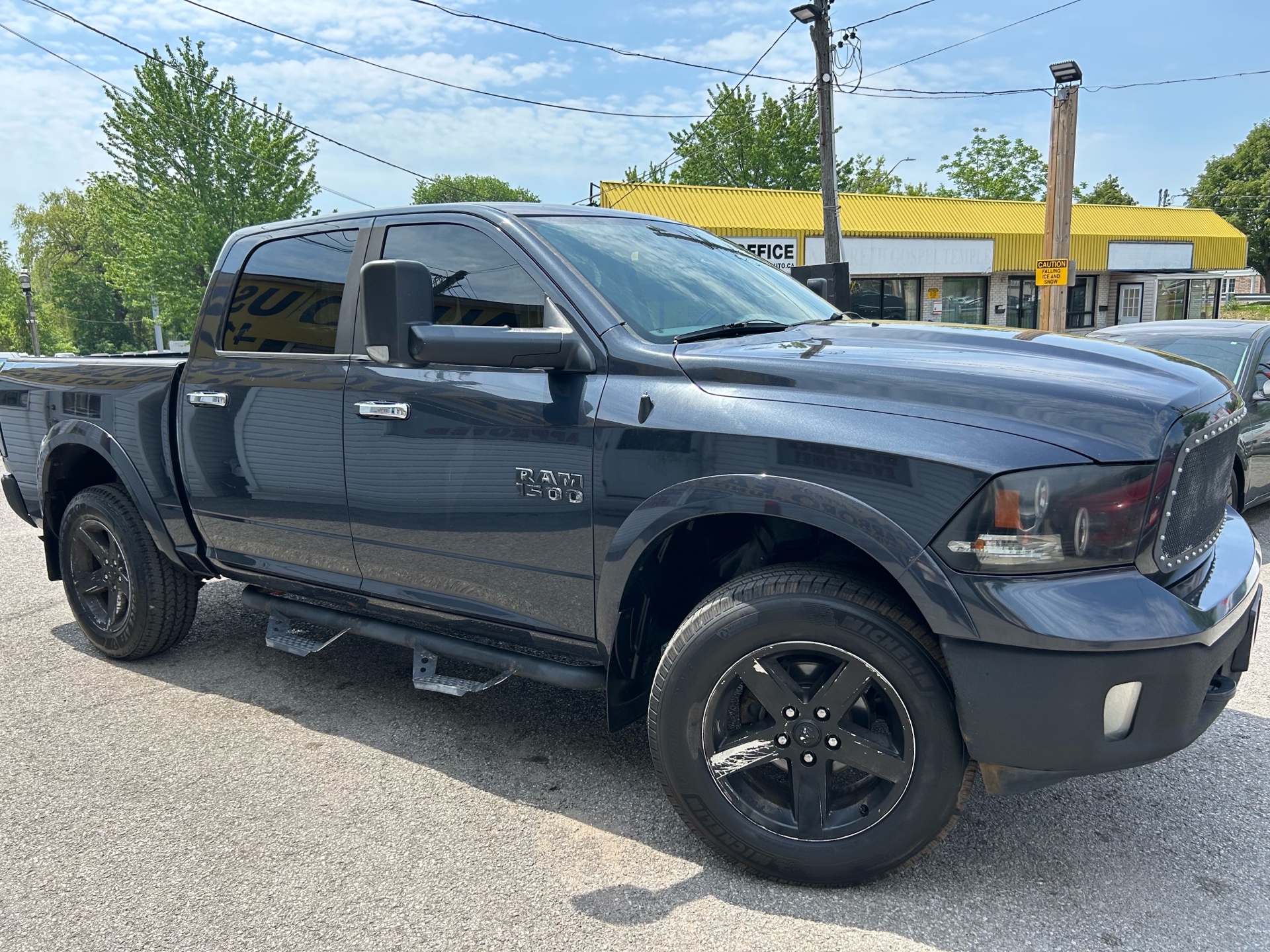 2014 RAM 1500 Crew Cab/Outdoorsman/4WD/NAVI/CAMERA/POWER SEAT/BLUE TOOTH/FOG LIGHTS/ALLOYS/CLEAN CARFAX