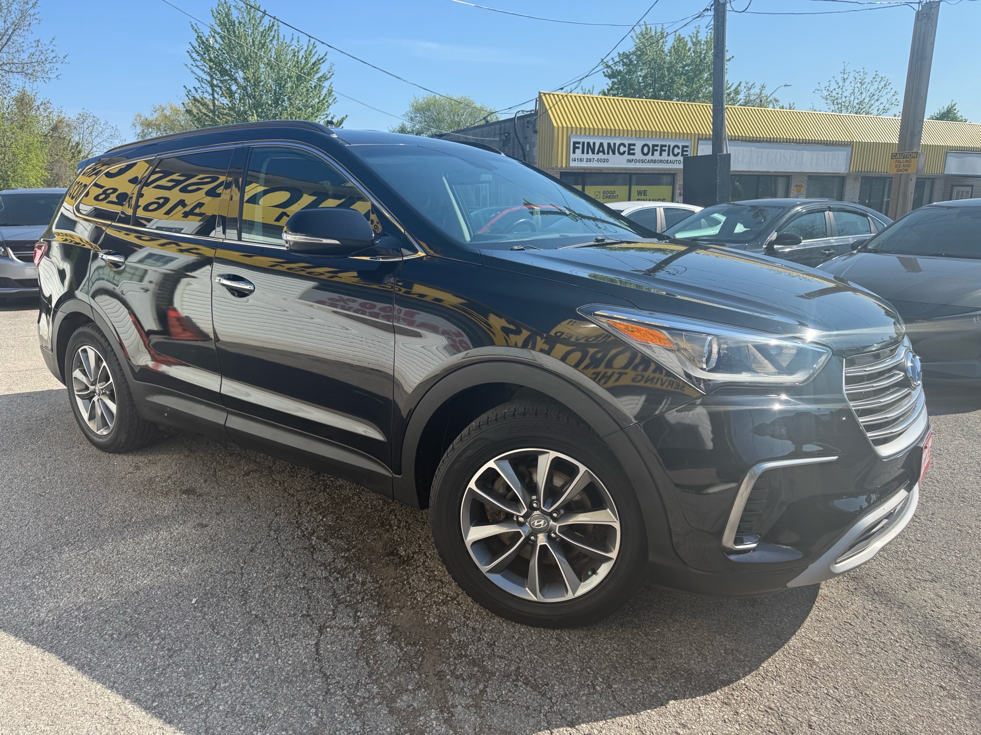 2017 Hyundai Santa Fe SE- PREMIUM/AWD/CAMERA/7PASS/POWER GROUP/BLUE TOOTH/POWER SEAT/FOG LIGHTS/ALLOYS/ CLEAN CAR