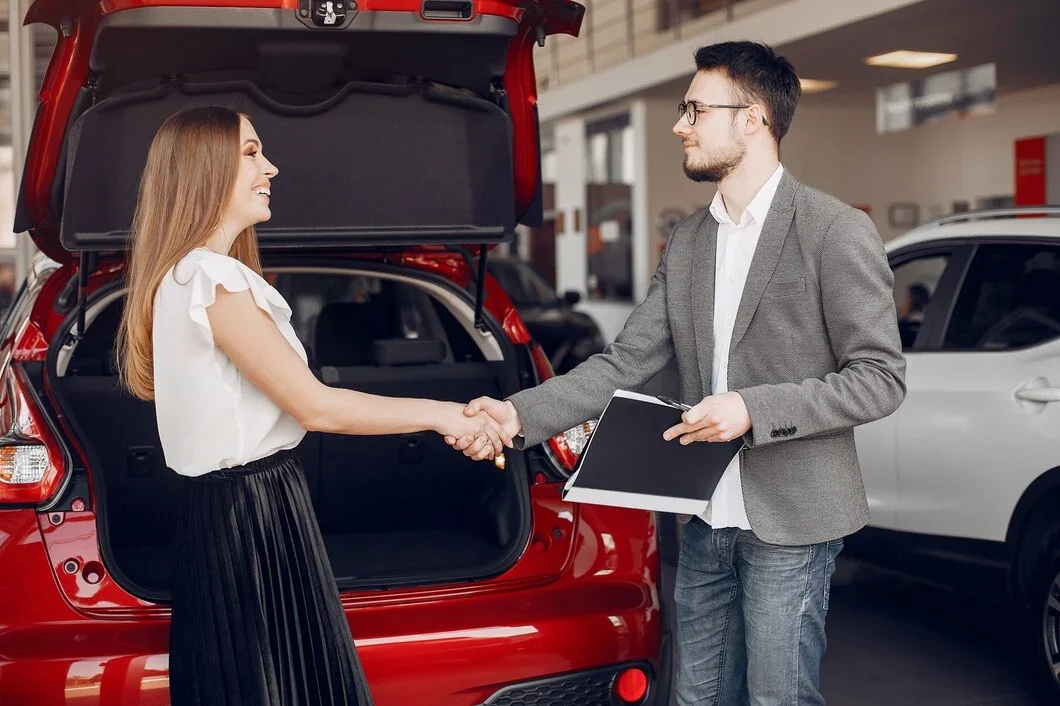 https://image123.azureedge.net/serenamotors/8291794605551115-stylish-elegant-woman-car-salon_1157-21772-min.webp