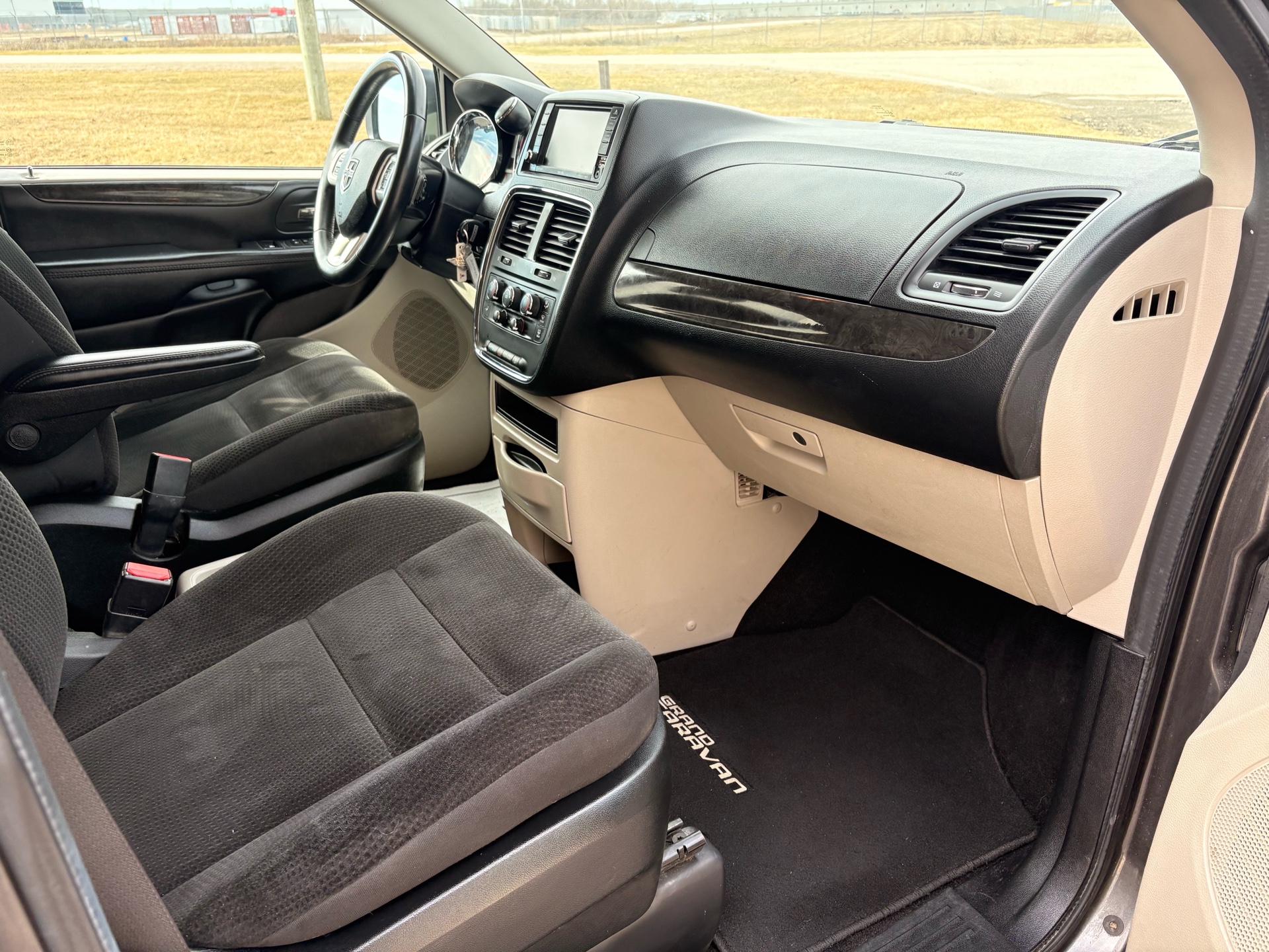 /skymotorscanada/2017-Dodge-GrandCaravan-8666368996121285.jpg