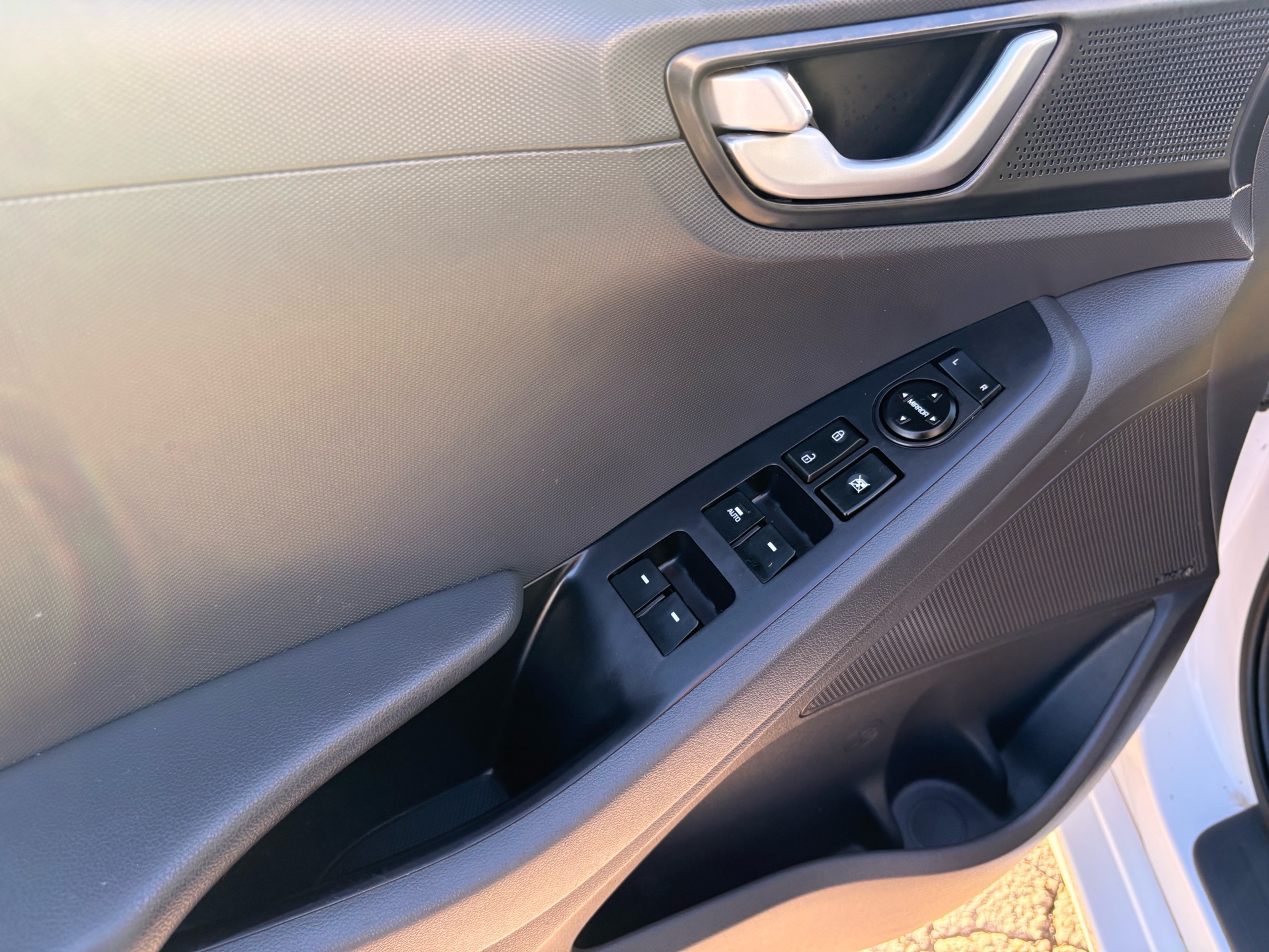 /skymotorscanada/2017-Hyundai-IoniqElectric-22709101113441932.jpg
