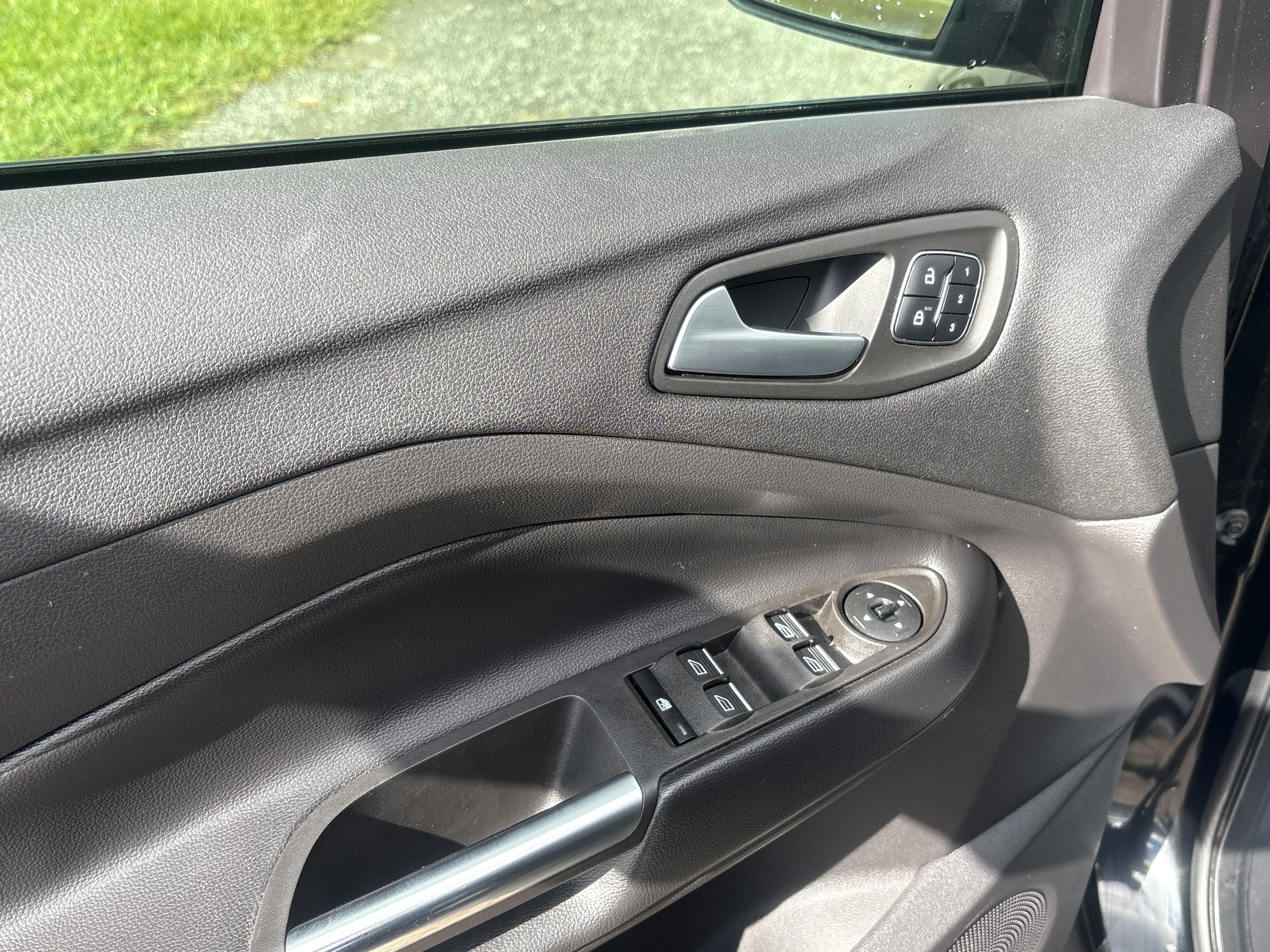 /skymotorscanada/2018-Ford-Escape-14750449318351588.jpg