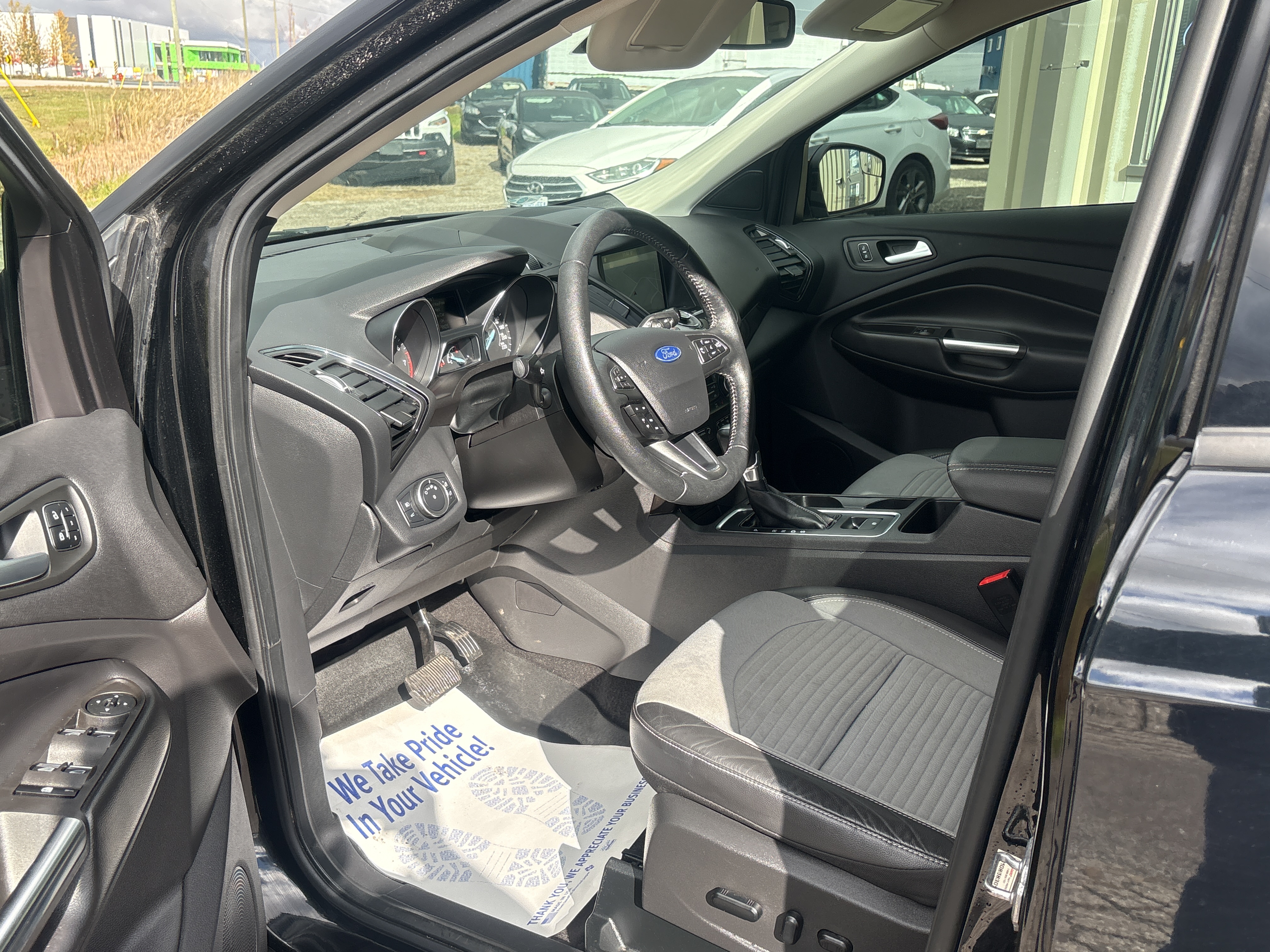 /skymotorscanada/2018-Ford-Escape-6176483186288002.jpg