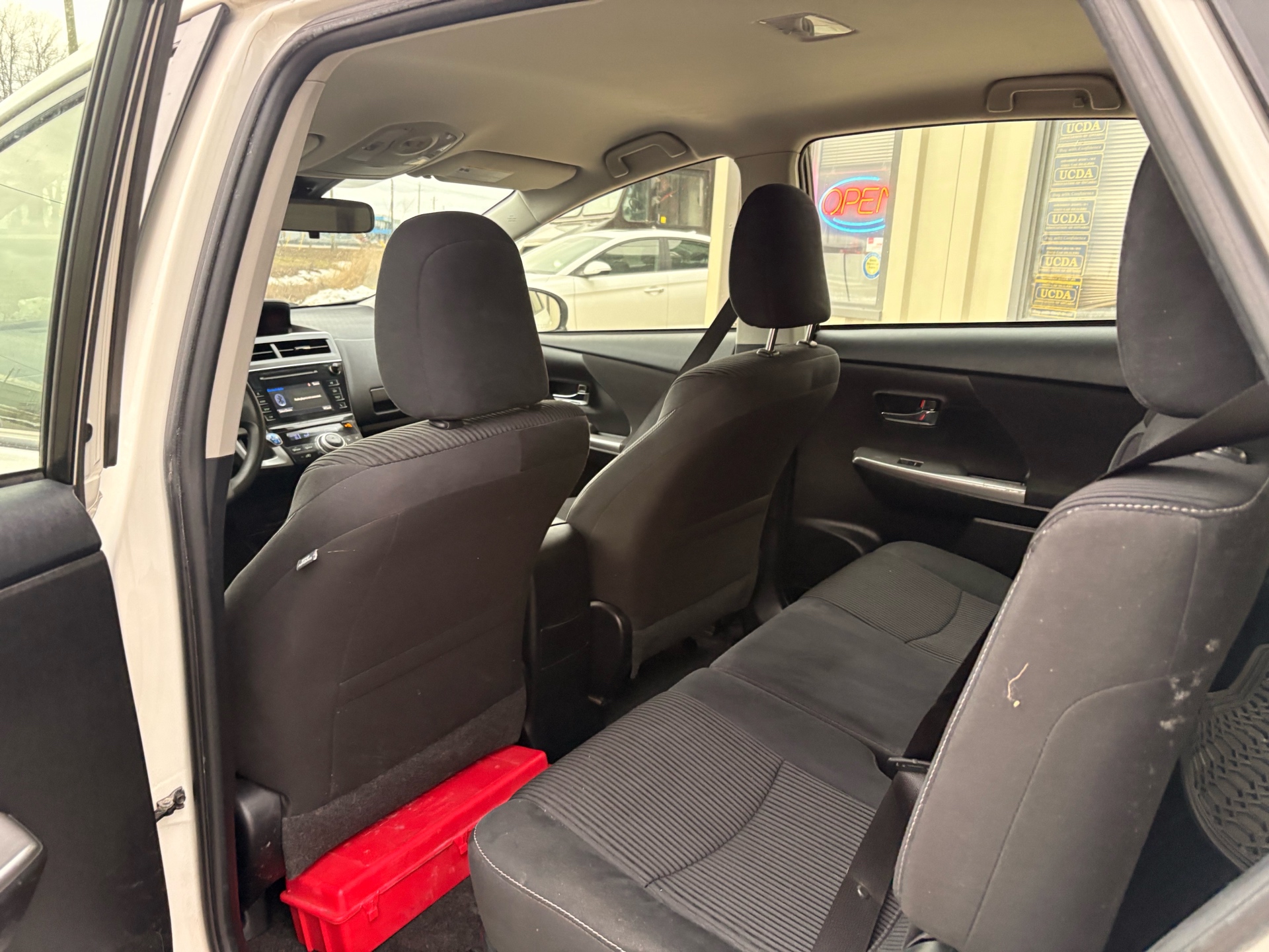 /skymotorscanada/2018-Toyota-PriusV-22644528009731735.jpg