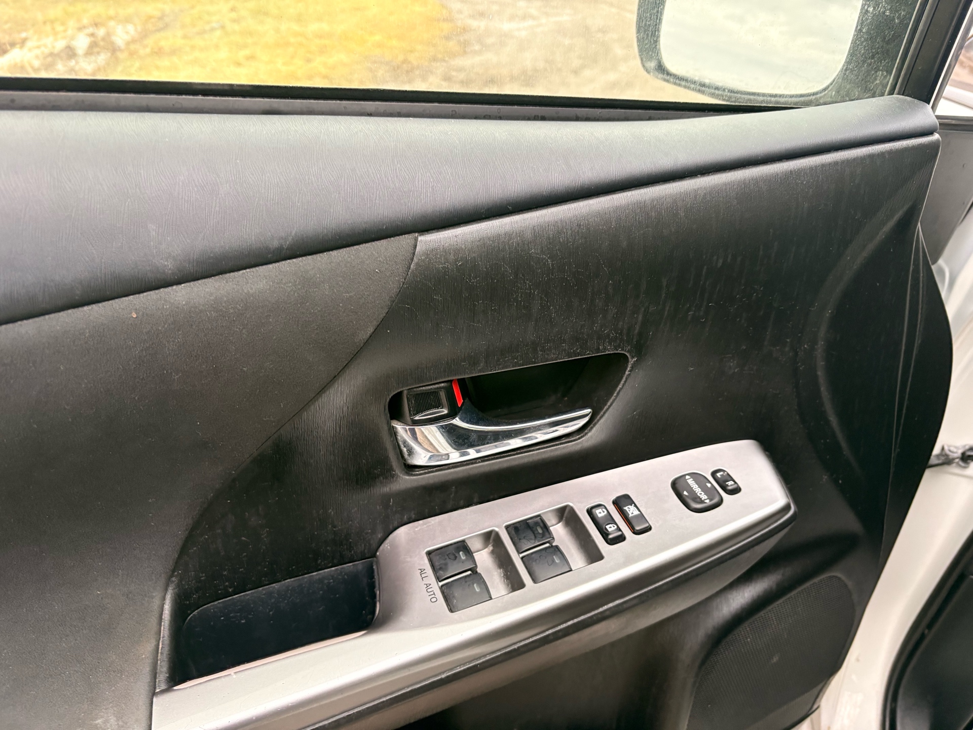 /skymotorscanada/2018-Toyota-PriusV-38703515908813735.jpg