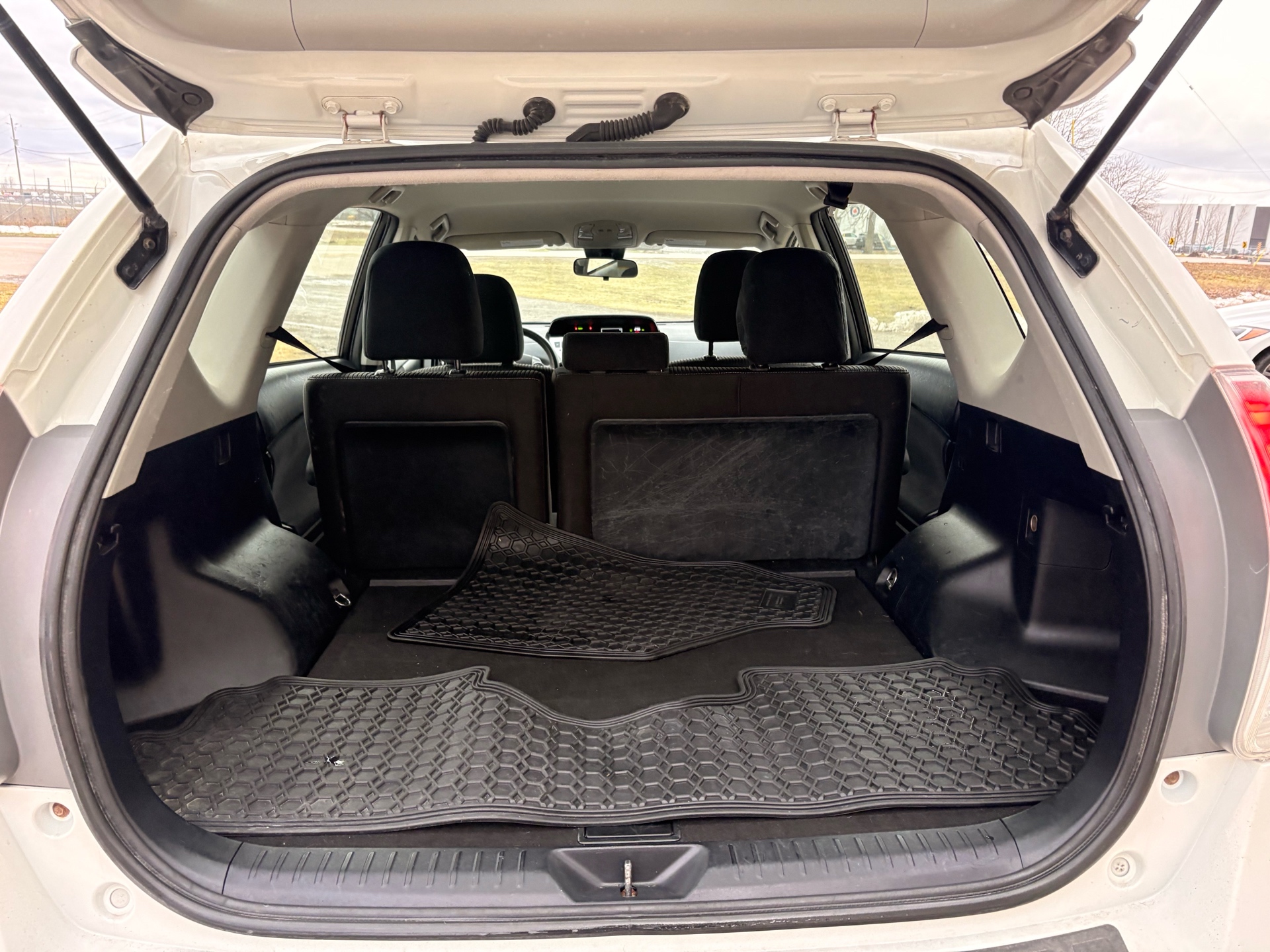 /skymotorscanada/2018-Toyota-PriusV-8812207321653833.jpg