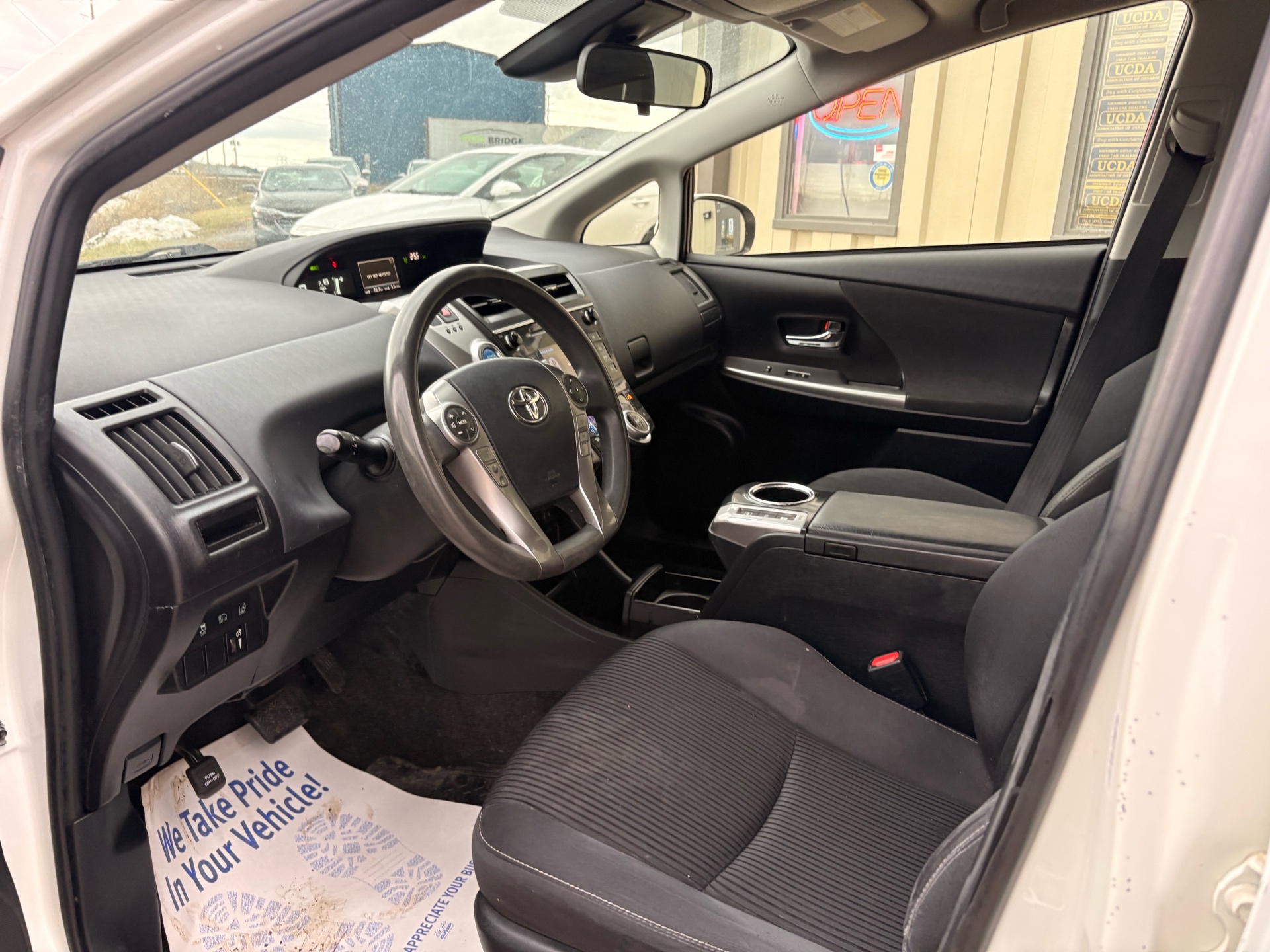 /skymotorscanada/2018-Toyota-PriusV-9290185542767069.jpg