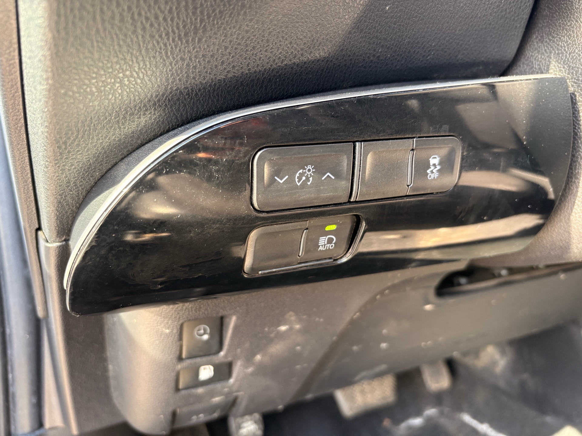 /skymotorscanada/2020-Toyota-PriusPrime-004123081897818848.jpg